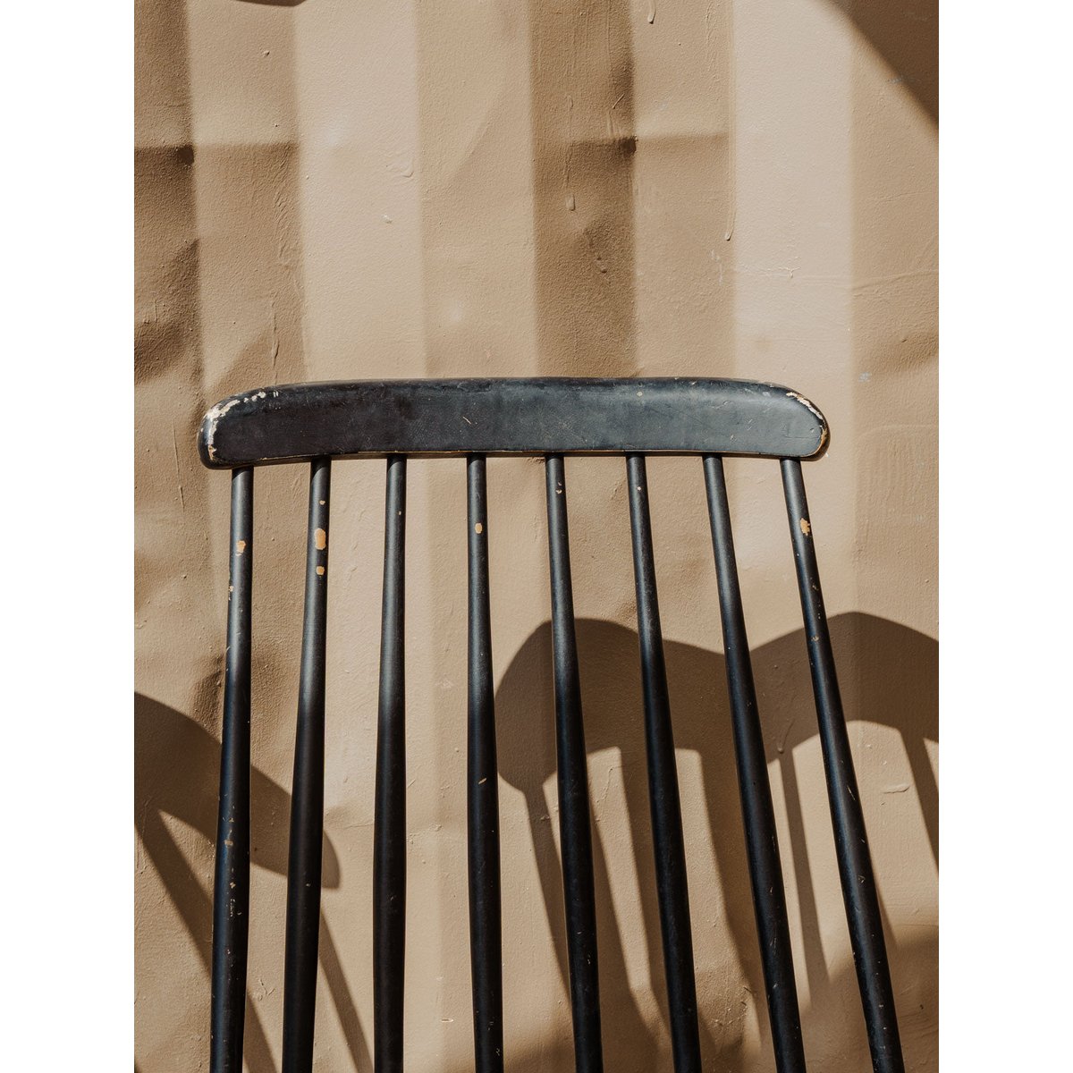 Lot de 3 chaises en bois noir Claude N°1257 - Bon état noir, DEBONGOUT