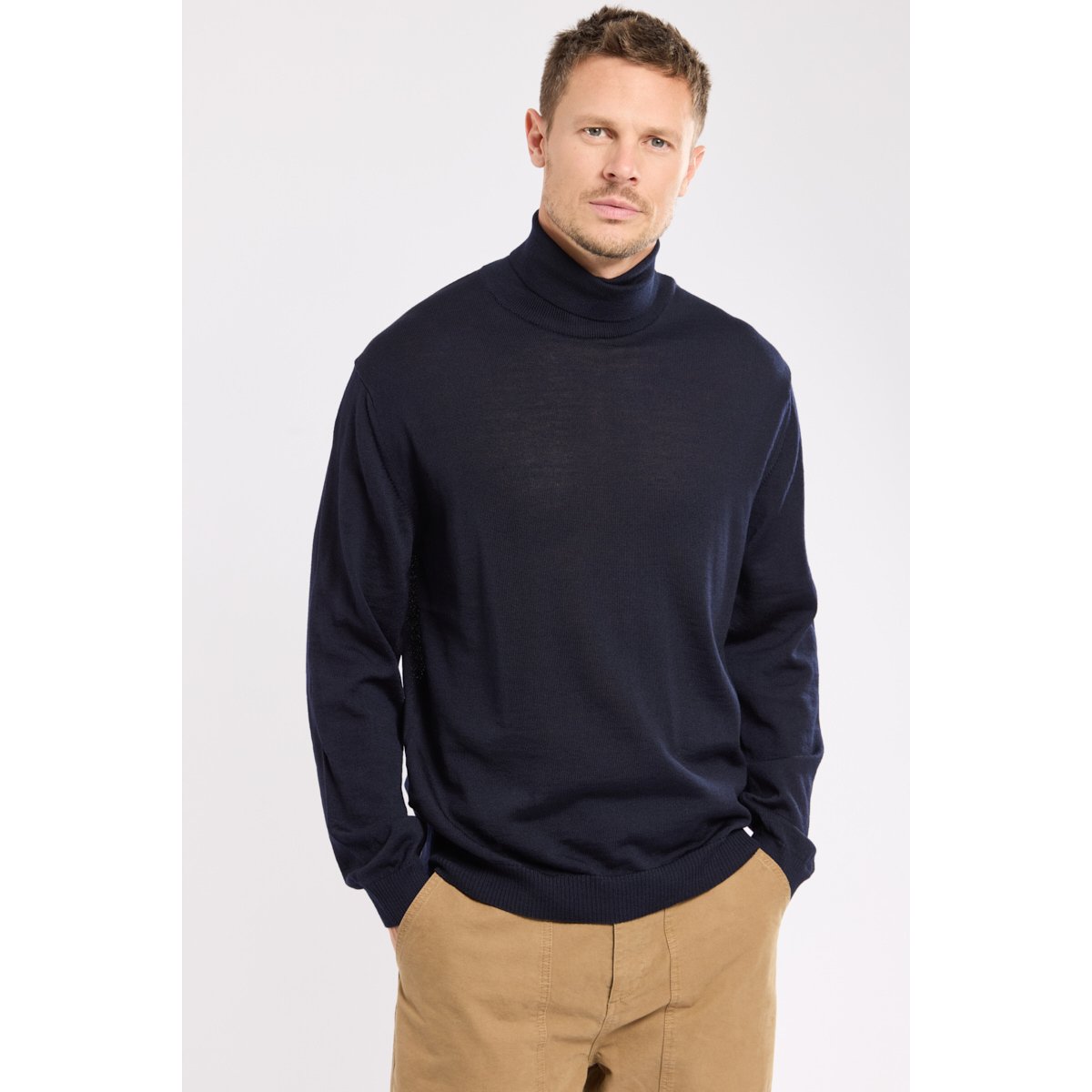 Pull col roulé en laine mérinos navy, GUY DE BERAC