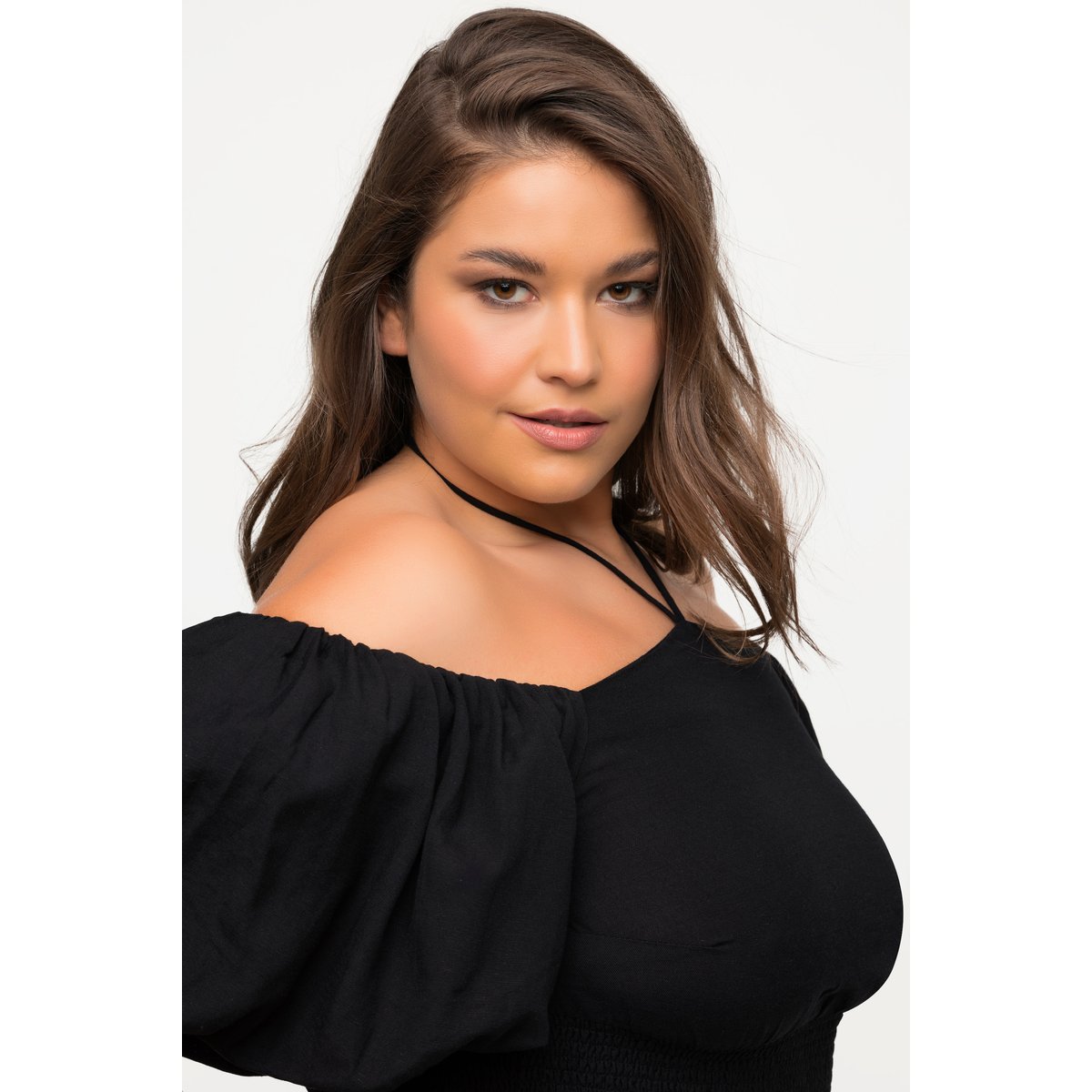 Blouse style crop top. Décolleté Carmen noir, ULLA POPKEN