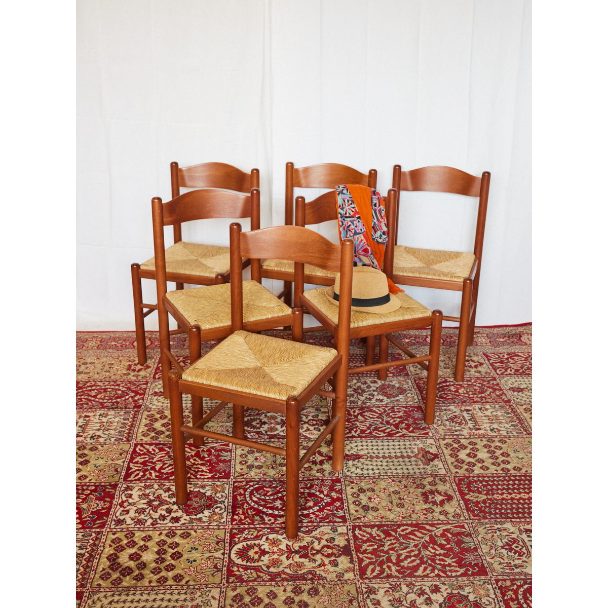 Lot de 6 chaises en bois ocre Claude N°1434 - Bon état bois foncé, DEBONGOUT