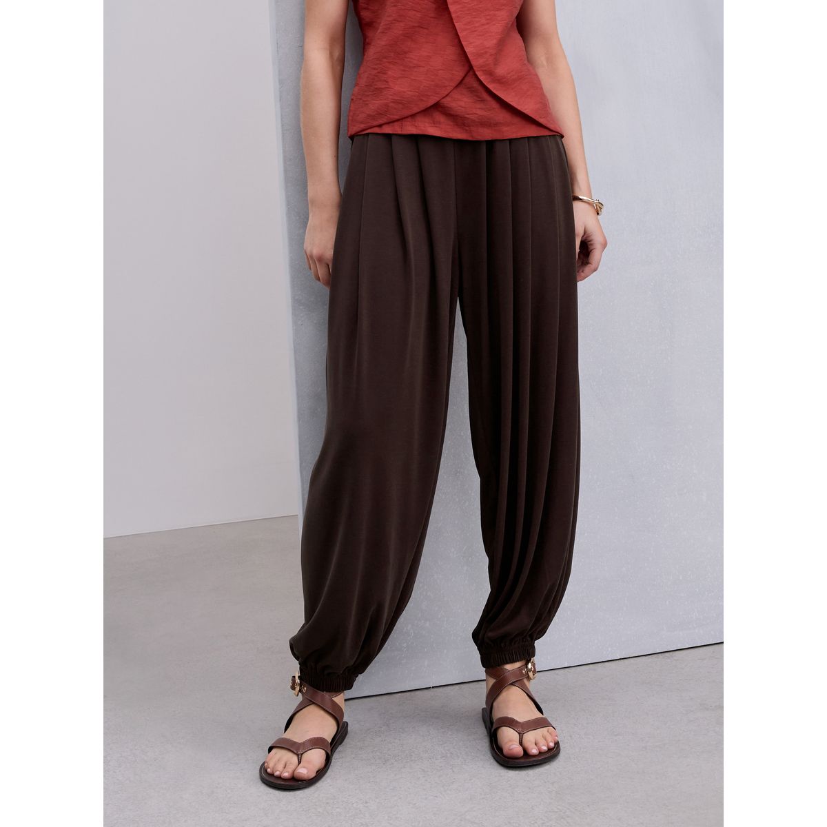 Pantalon bouffant soyeux plissé marron chocolat, NEXT