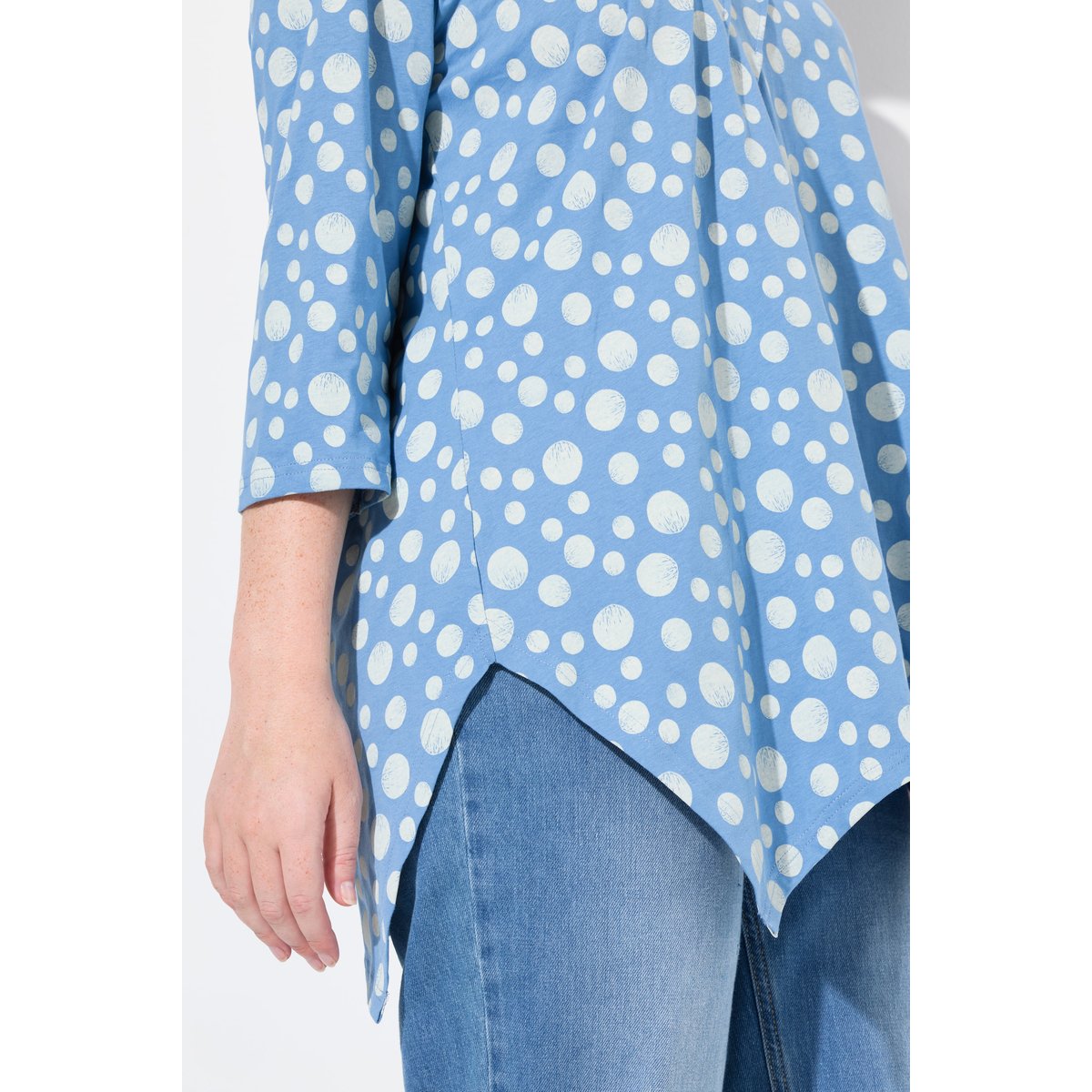 Chemise, ourlet en pointes, col en V bleuet clair, ULLA POPKEN