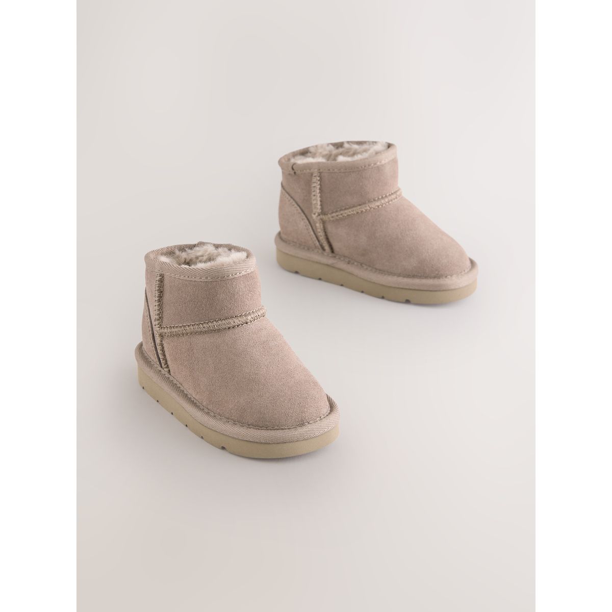 Bottes à enfiler en daim déperlant marron mink, NEXT