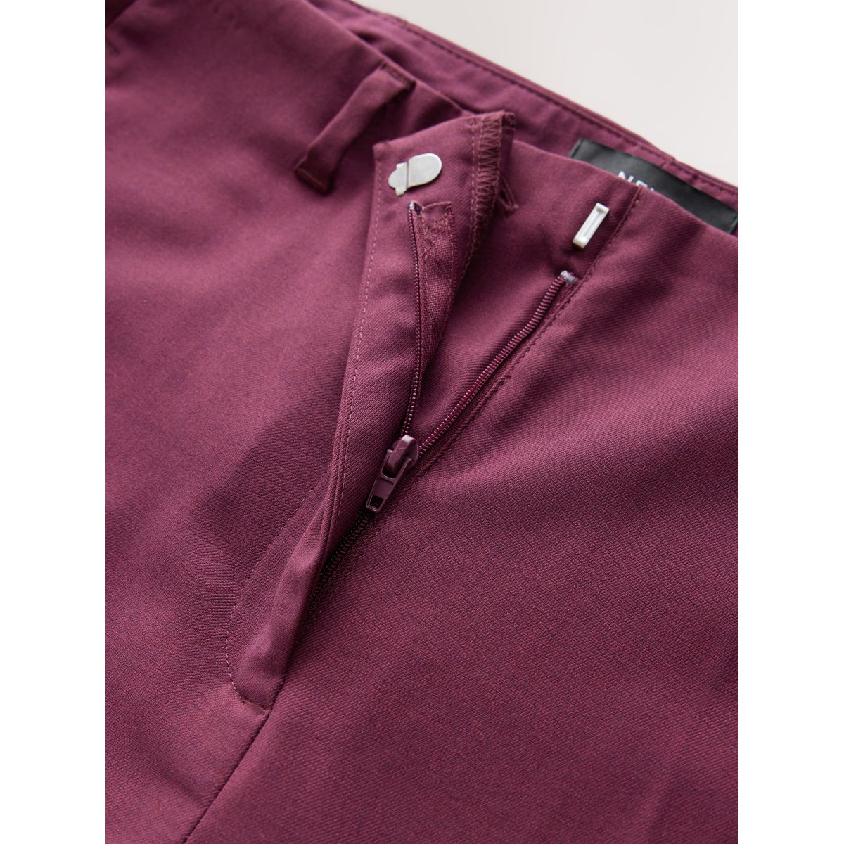 Pantalon slim et ajusté rouge bordeaux, NEXT