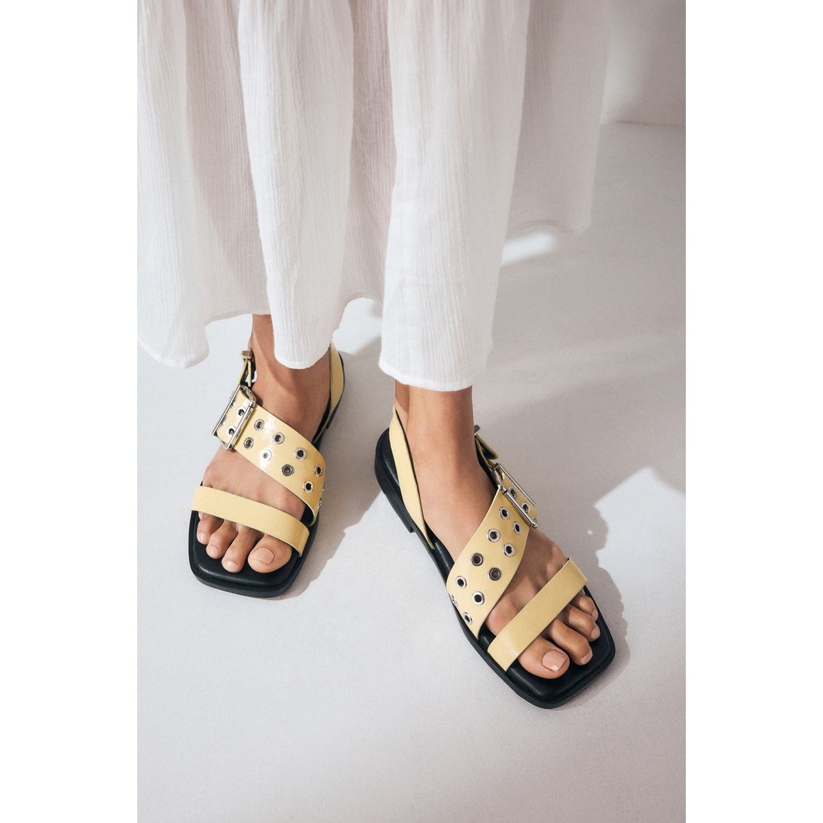Sandales à brides et boucle jaune babeurre, NEXT