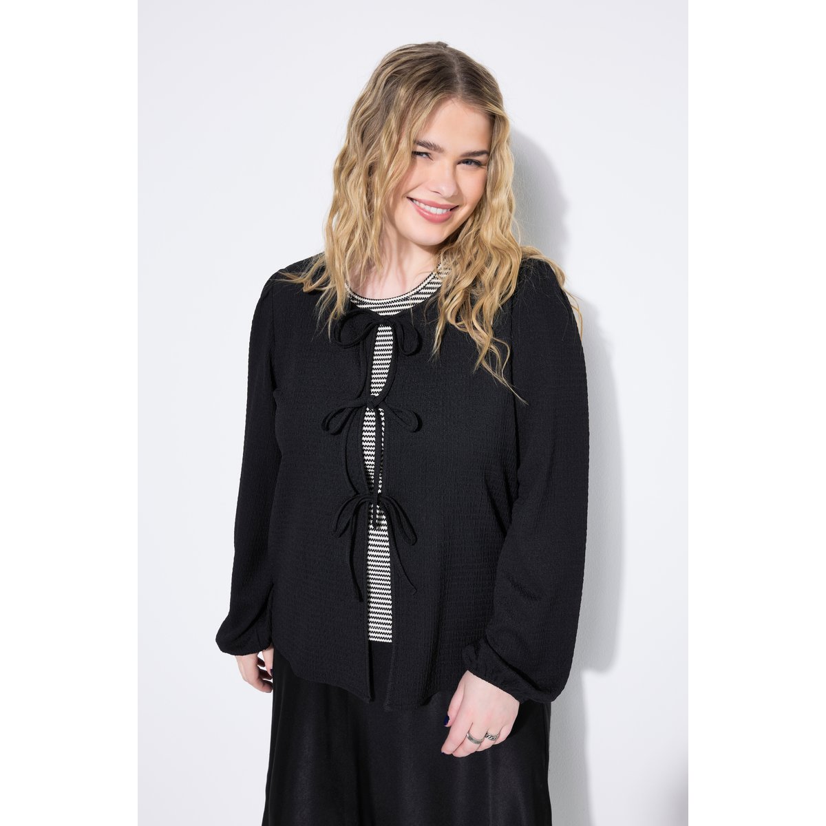Jupe maxi en satin aux reflets scintillants noir, STUDIO UNTOLD