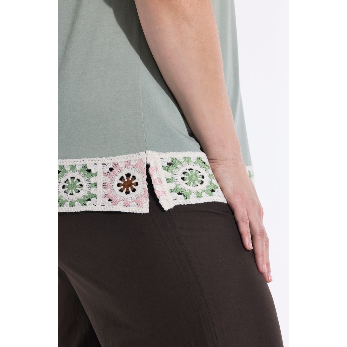 T-shirt en coton bio, bordure en crochet menthe verte, ULLA POPKEN