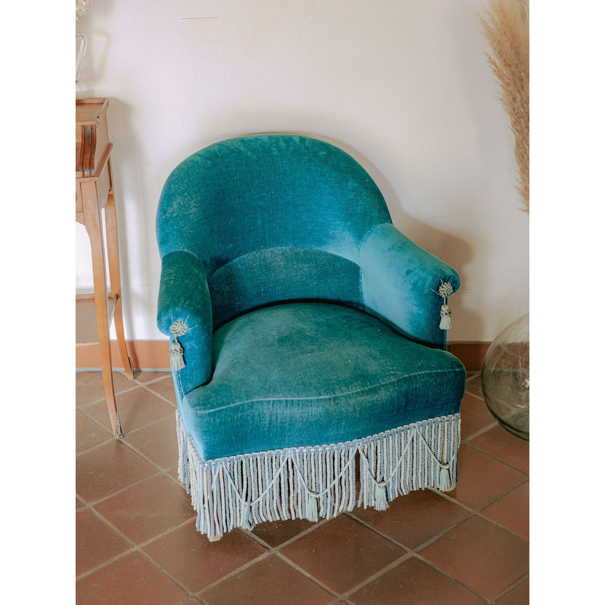 Fauteuil crapaud en velours bleu canard Ernest N°1091 - Bon état bleu, DEBONGOUT