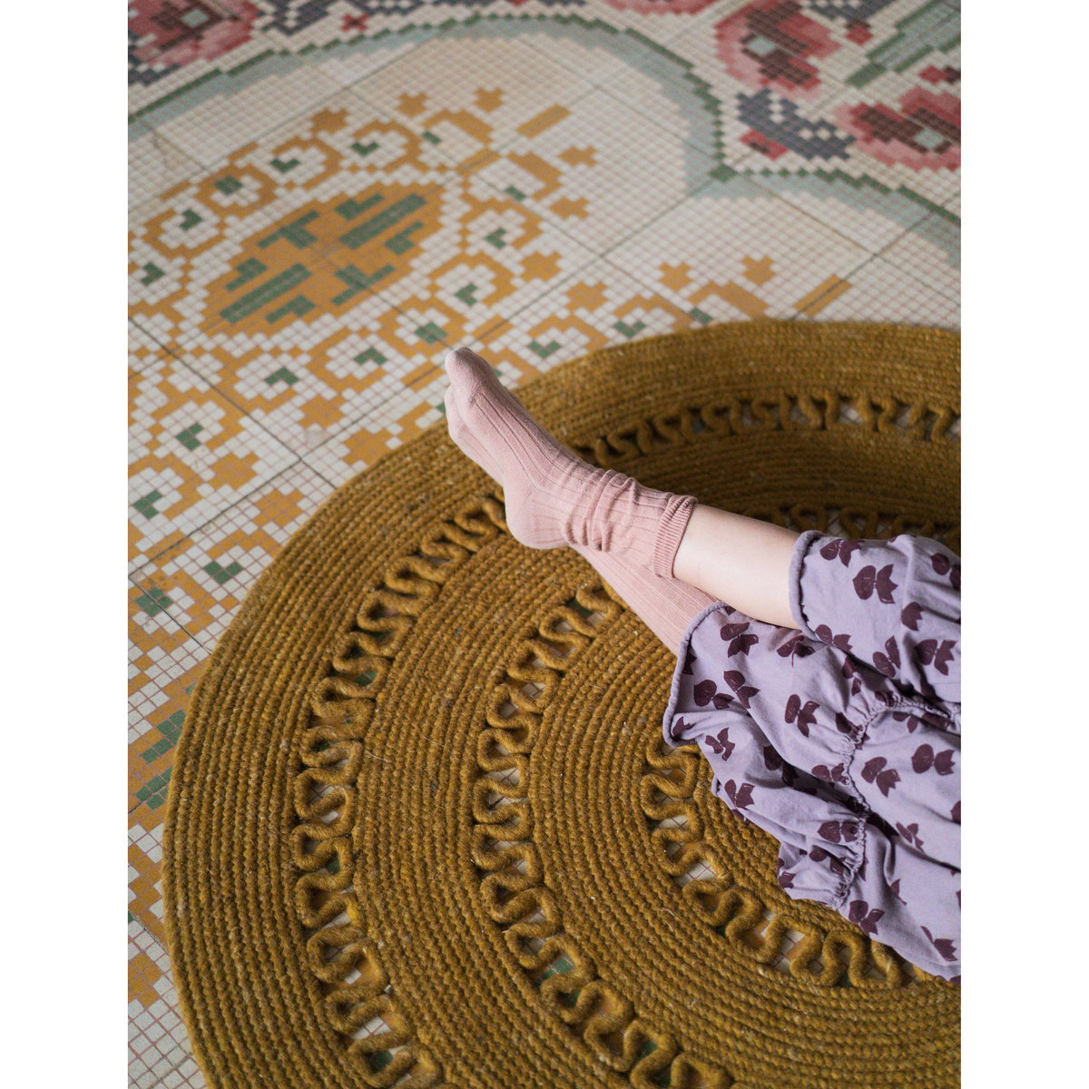Tapis rond laine feutrée ajourée BIBEK mangue, NATTIOT