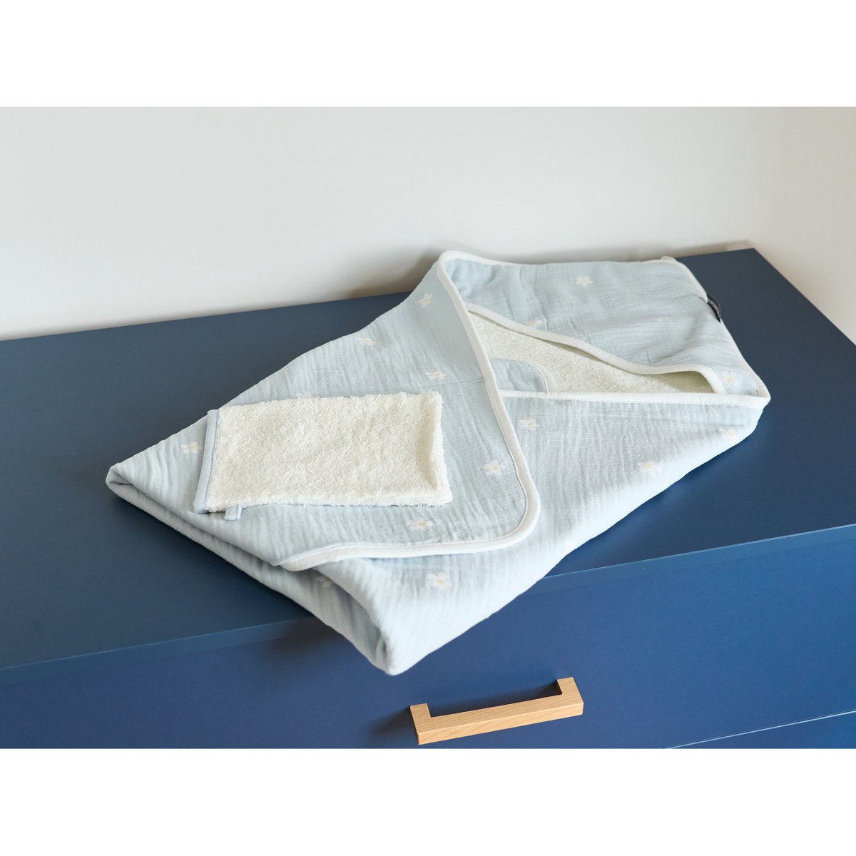Cape de bain + gant 80 x 80 cm fleur bleu, CHILDHOME