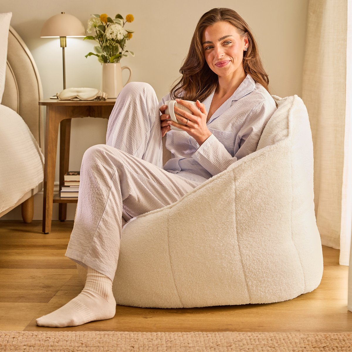 Pouf fauteuil coquillage en bouclette Oeko-Tex® - SIRENA ivoire, ICON
