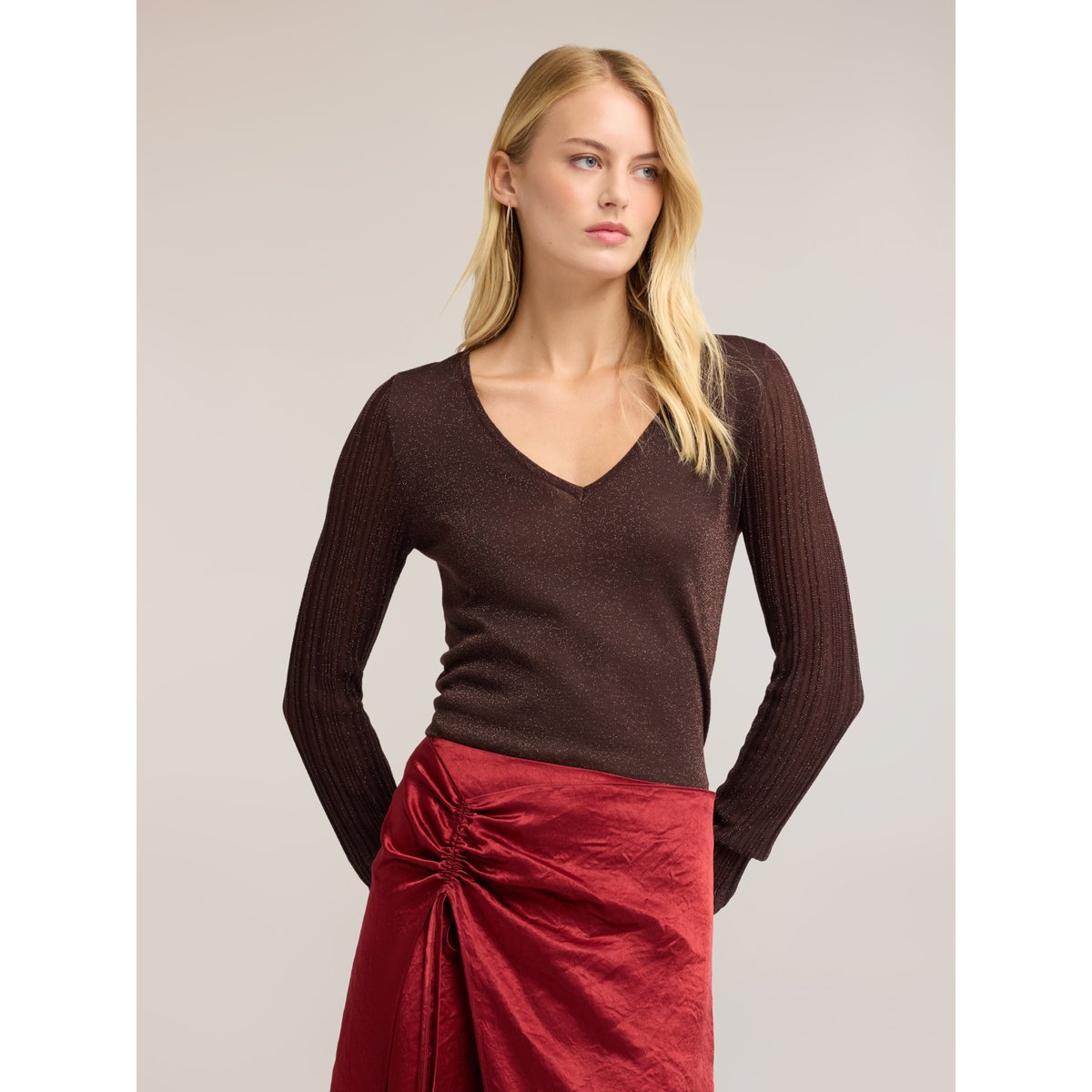 Pull col V marron, MOTIVI