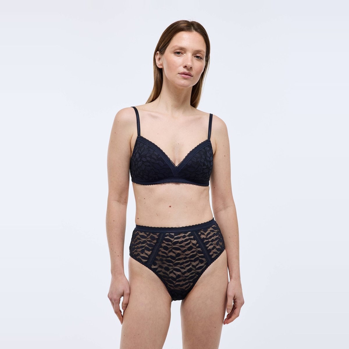 Culotte taille haute PAULETTE en dentelle marine, MONOPRIX