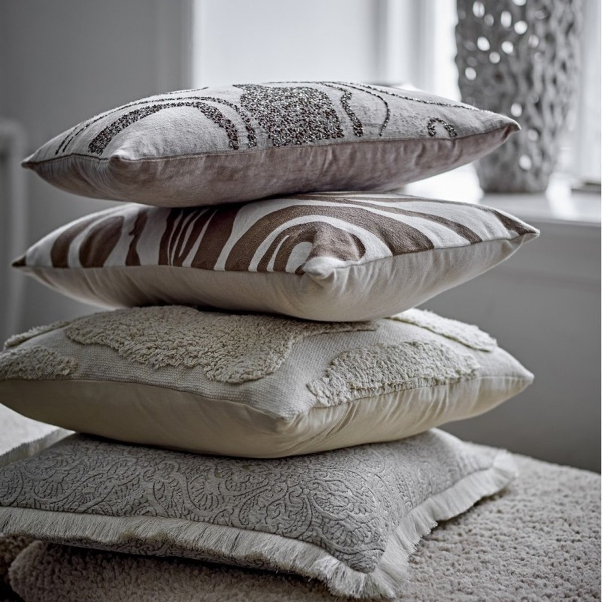 Grand coussin tufté coton  CANELLI écru, BLOOMINGVILLE