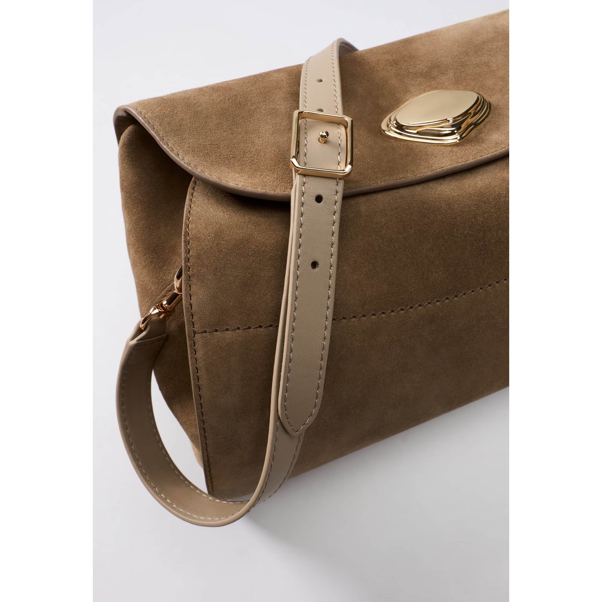 Sac Bandoulière En Daim Leonie crème, GUESS