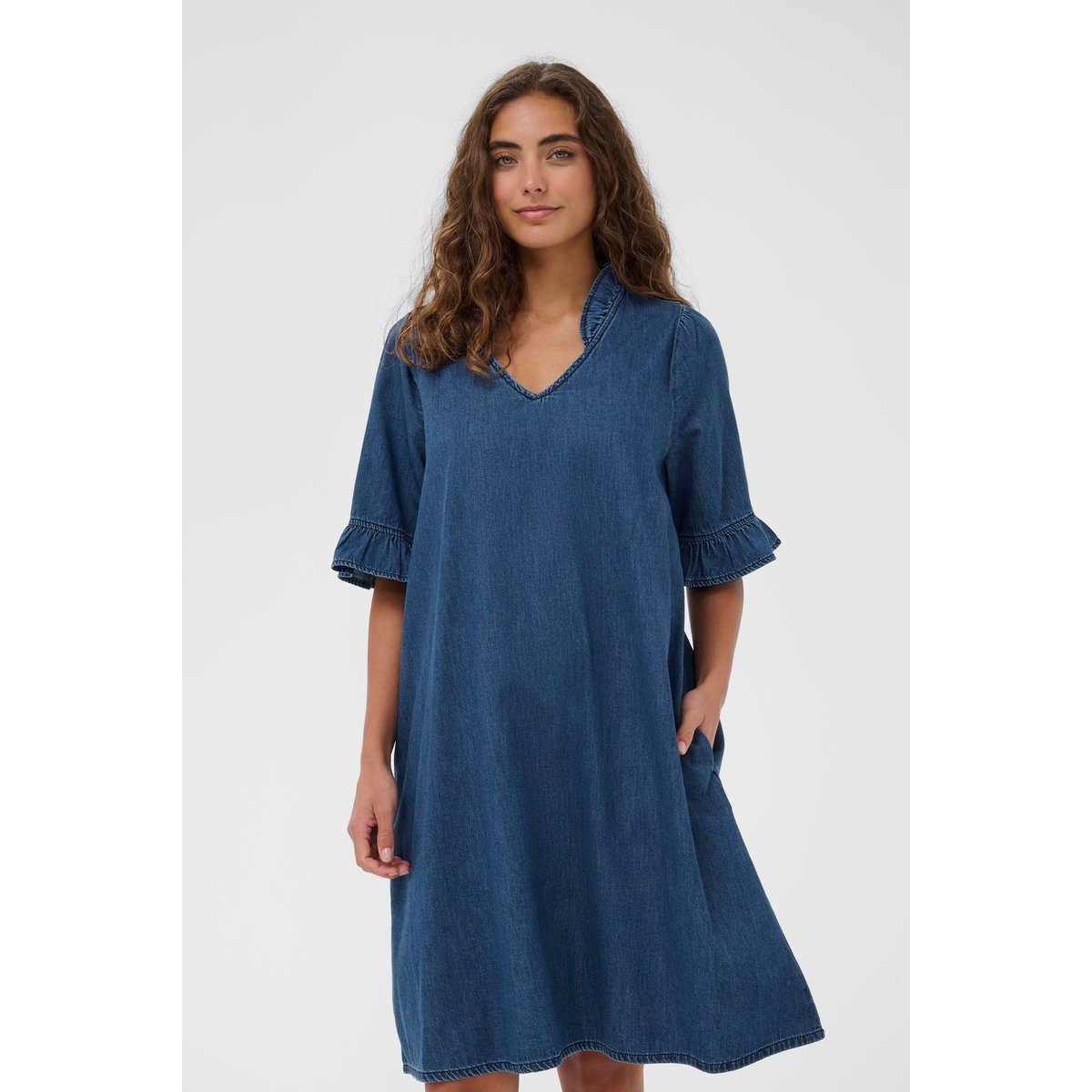 Robe bleu foncé lavé, CULTURE