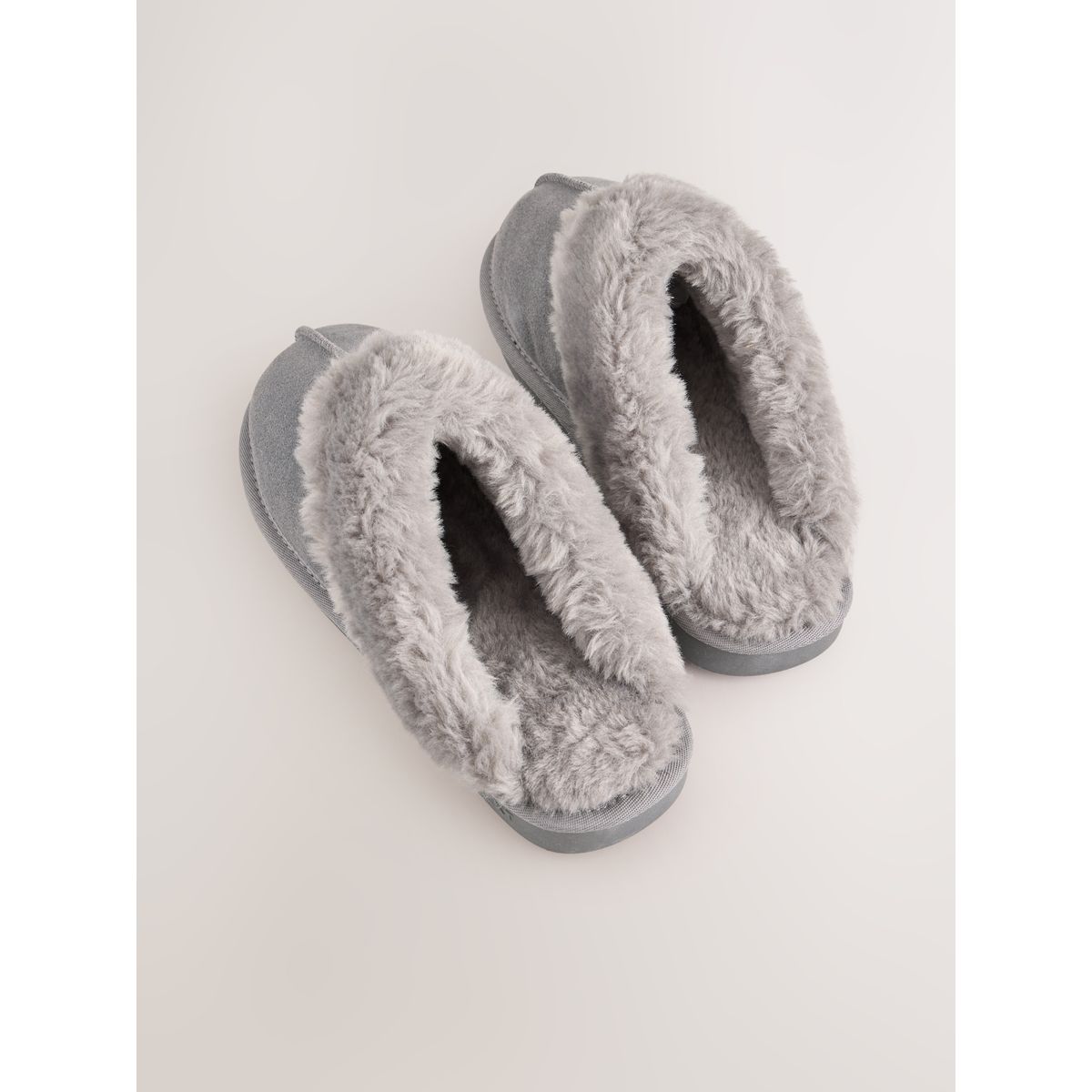 Chaussons mules en daim à imitation fourrure gris, NEXT