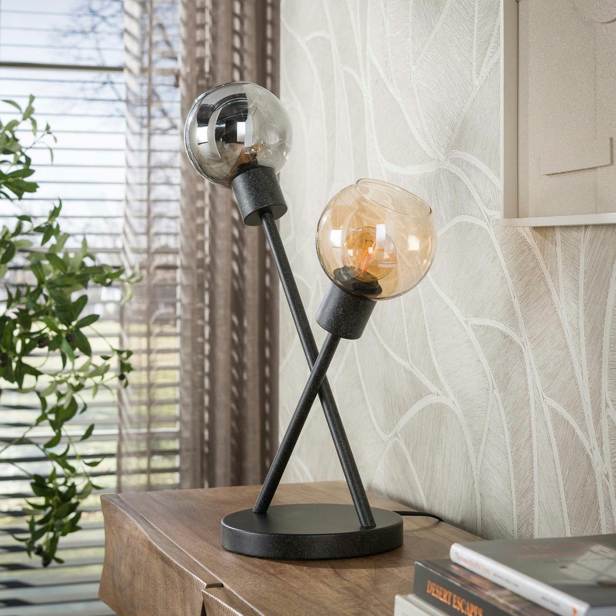 Lampe de salon 2 torches verre ambré et chromé NIAGARA noir, PIER IMPORT