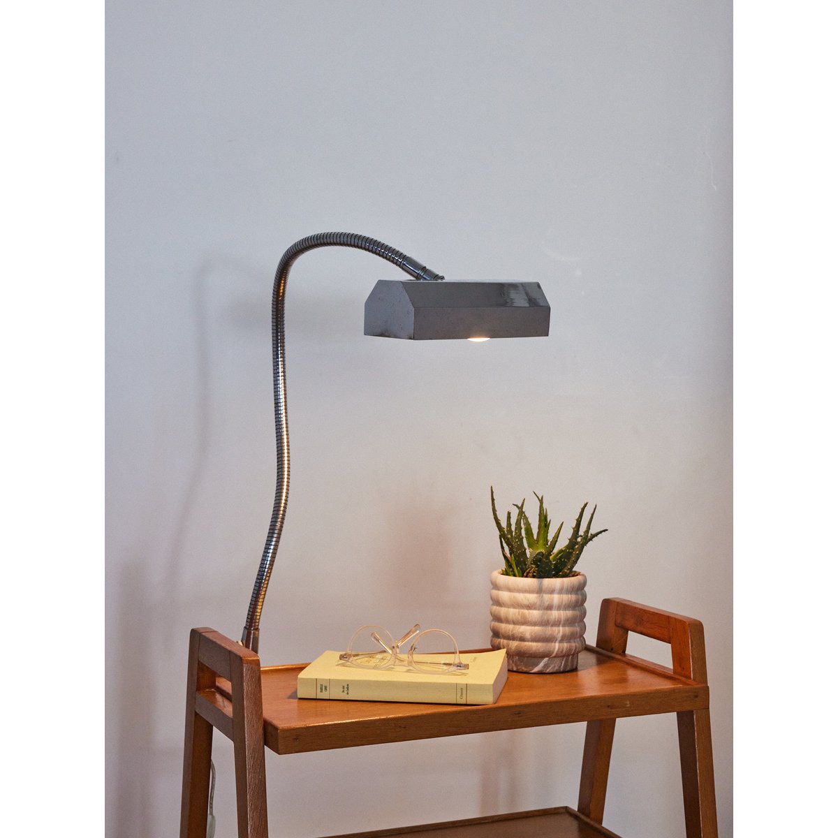 Lampe à poser en chrome Julia N°942 - Bon état gris, DEBONGOUT
