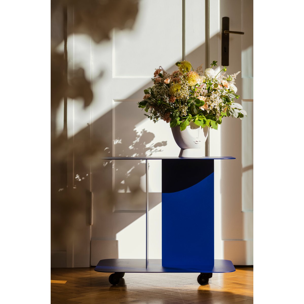 Table d'appoint avec roulettes en acier HO myrtille douce, NOO.MA
