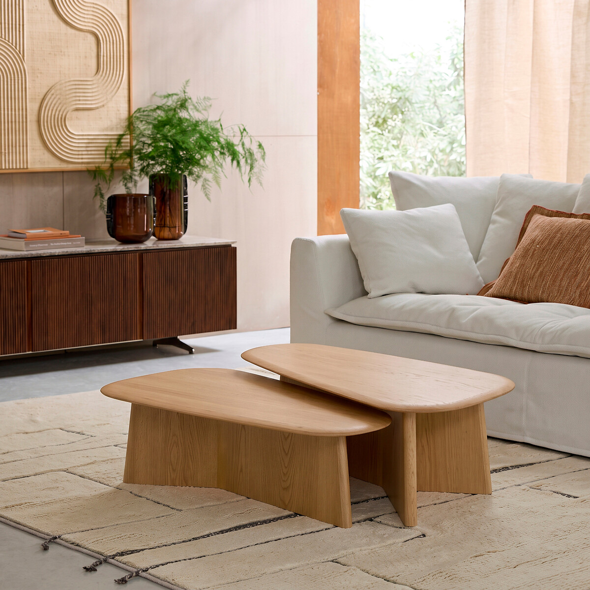 Mesa de centro de roble, altura 35 cm, TRIANGOLO, diseño Emmanuel Gallina roble natural, AM.PM X EMMANUEL GALLINA