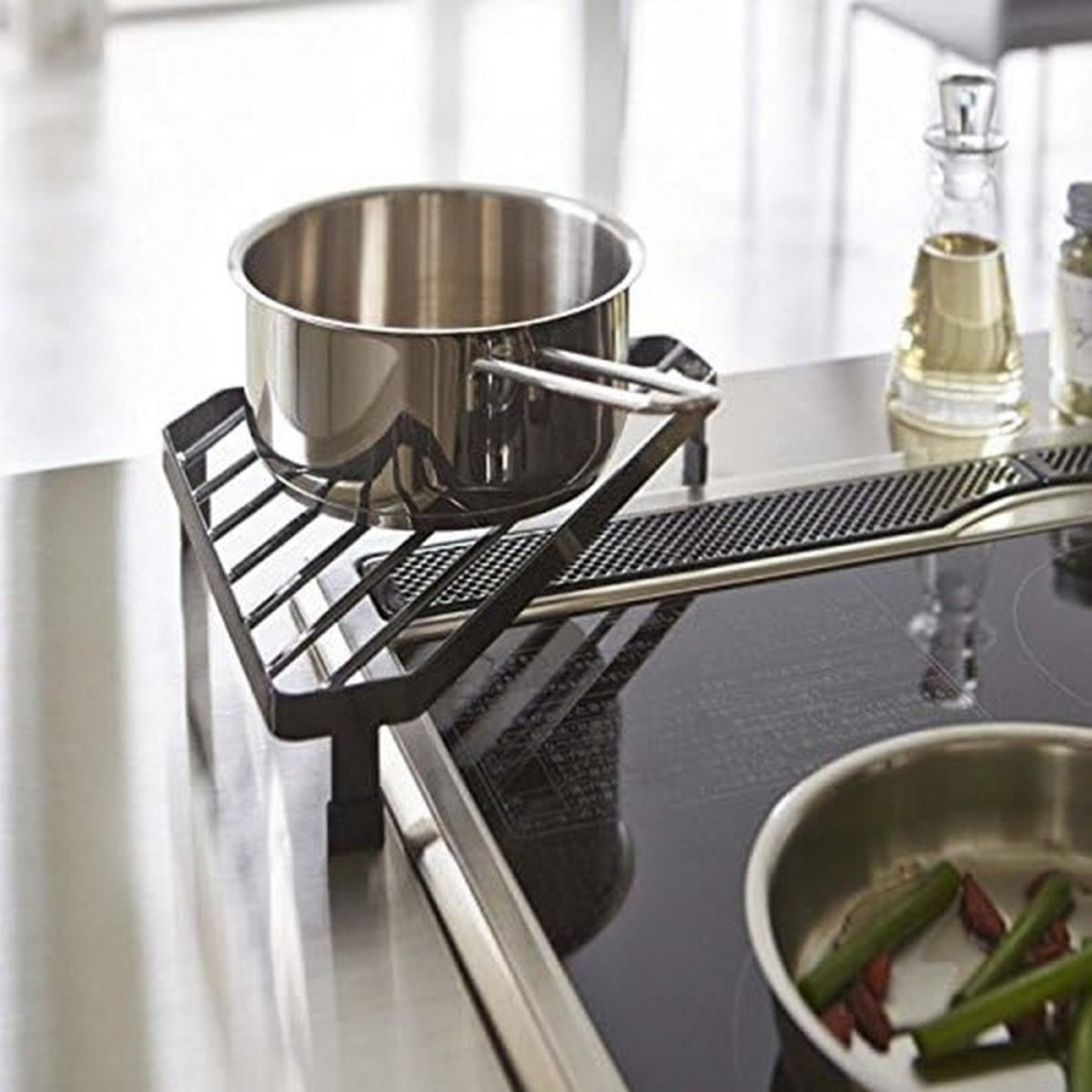 Etagère support angle gain de place cuisine  TOWER noir, YAMAZAKI
