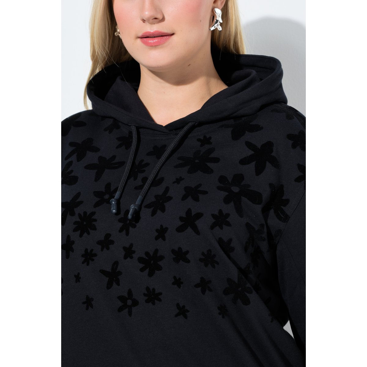 Sweat-shirt à capuche et manches longues noir, ULLA POPKEN