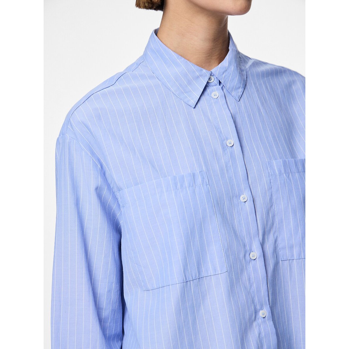 Chemise ample à fines rayures bleu ciel rayé, PIECES