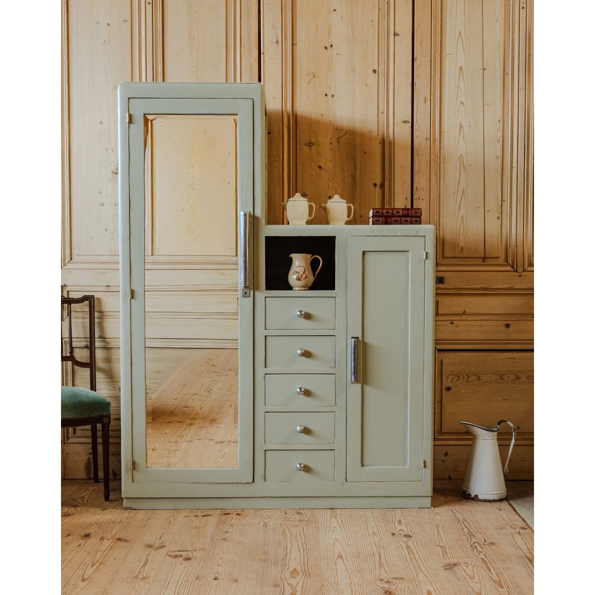 Armoire asymétrique en bois vert Blandine N°471 - Bon état kaki, DEBONGOUT