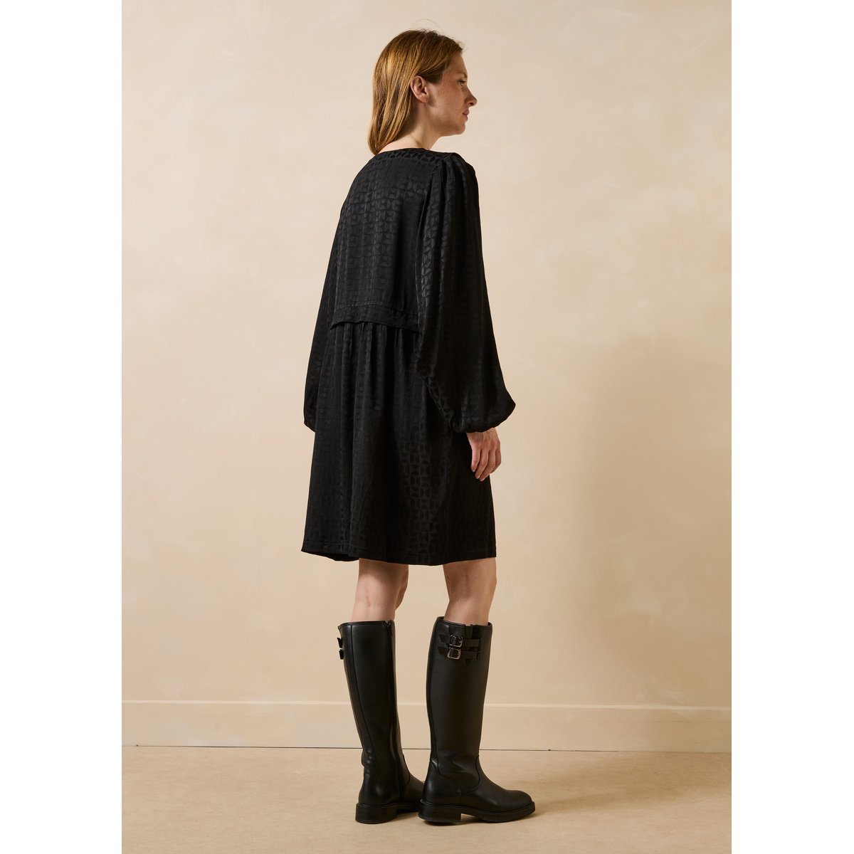Robe courte manches longues encolure tunisienne noir, LA FEE MARABOUTEE