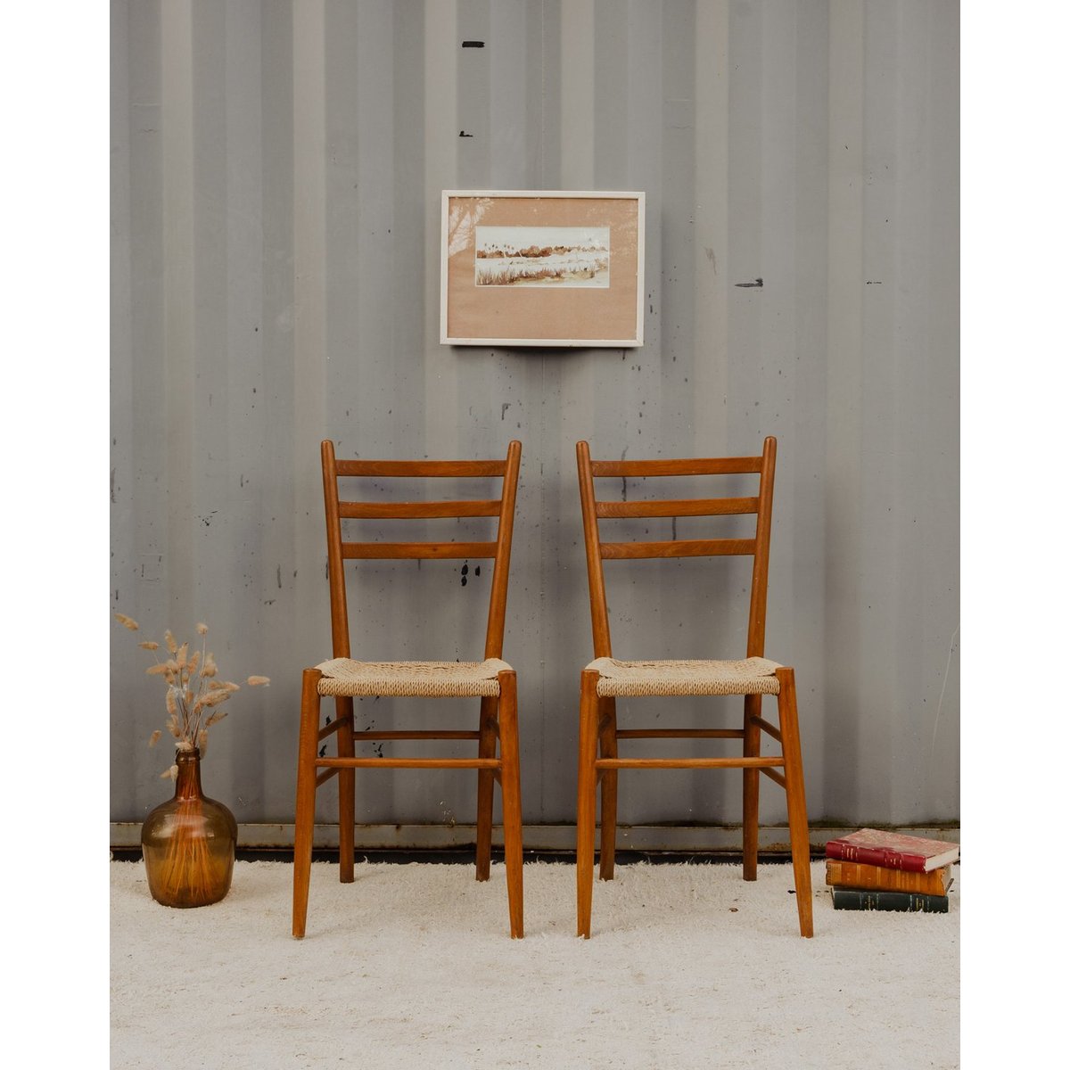 Paire de chaises en bois Claude N°1222 - Bon état bois foncé, DEBONGOUT
