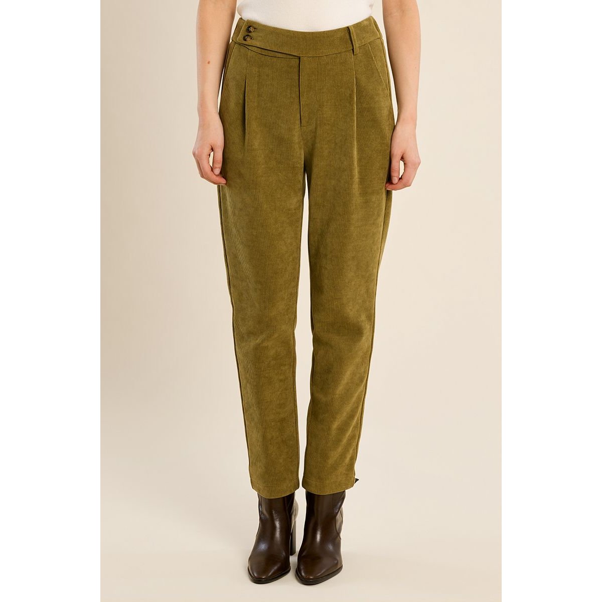Pantalon carotte en velours olive green, MOLLY BRACKEN