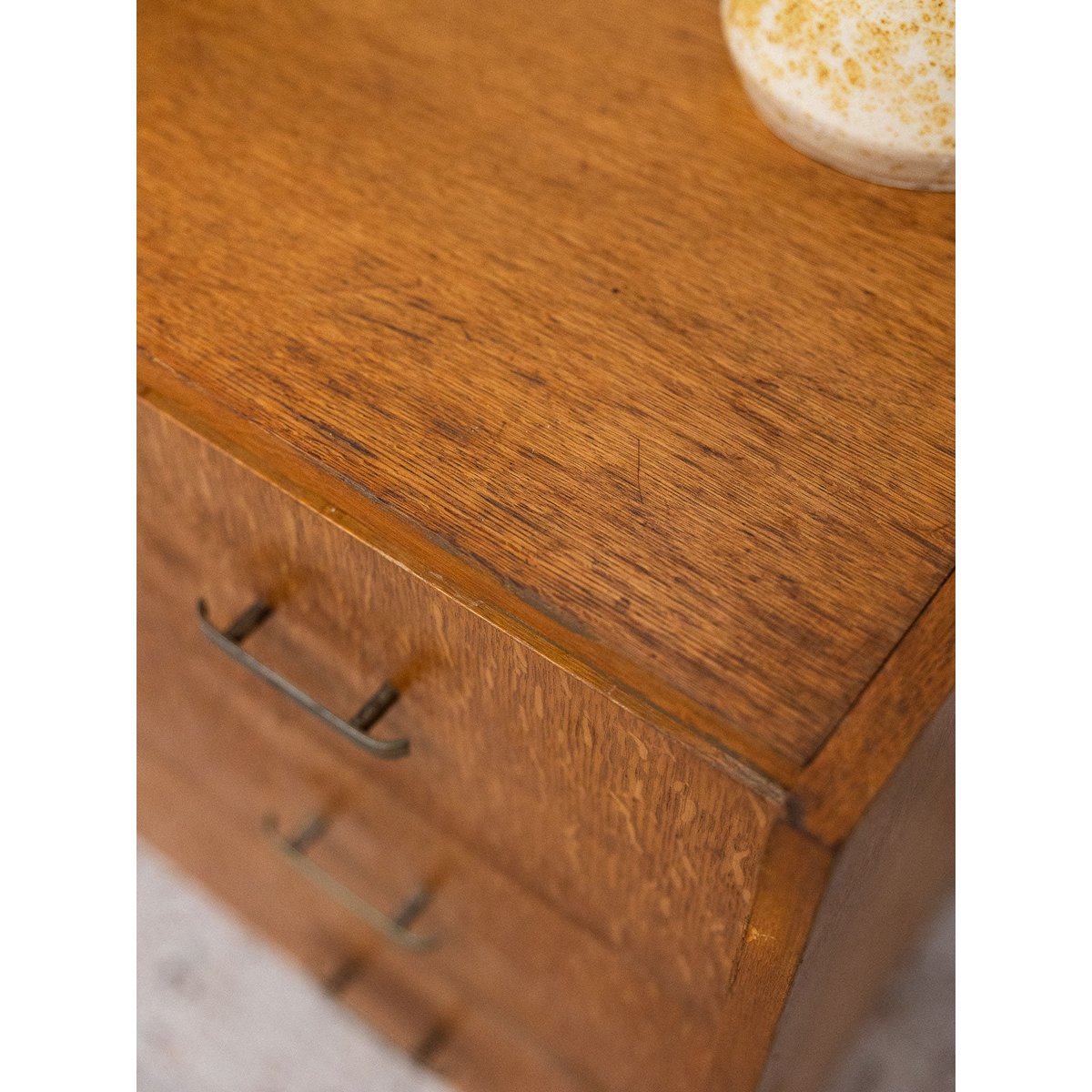 Elégante commode Olga N°1051 - Bon état bois clair, DEBONGOUT