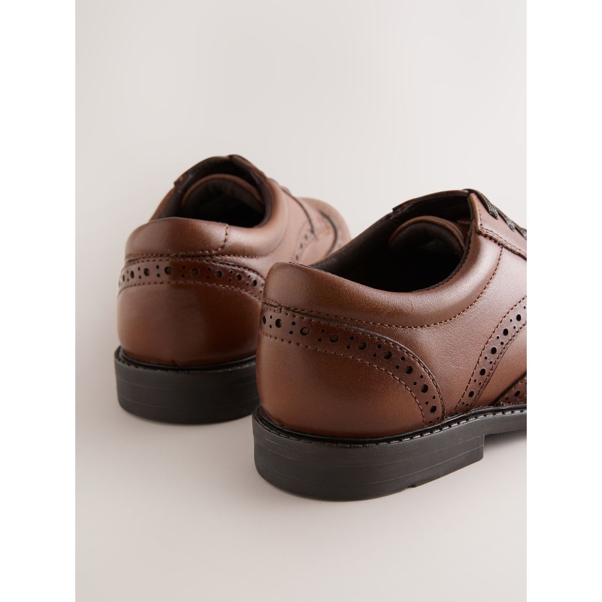 Chaussures richelieu en cuir à lacets marron fauve, NEXT