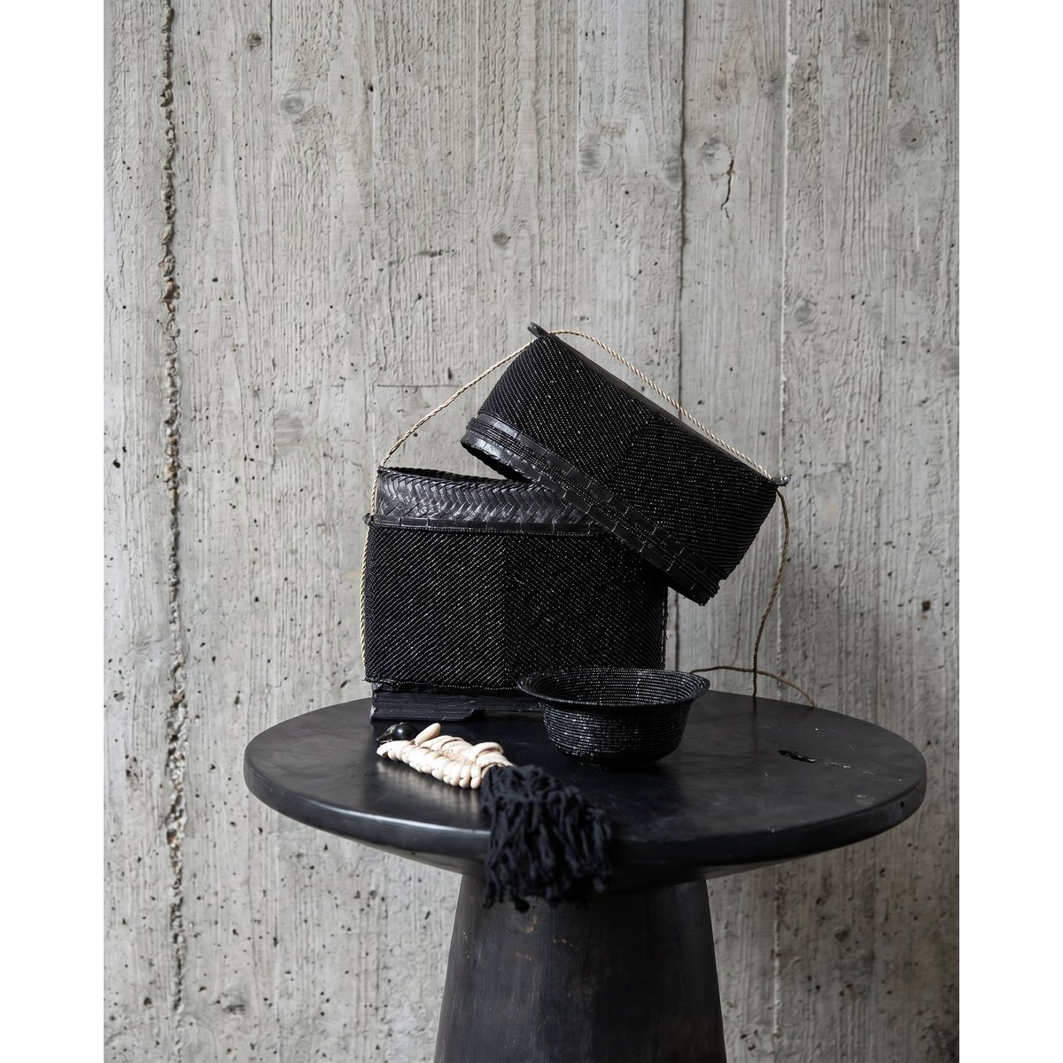 Panier en bambou et perles BEADED noir, BAZAR BIZAR