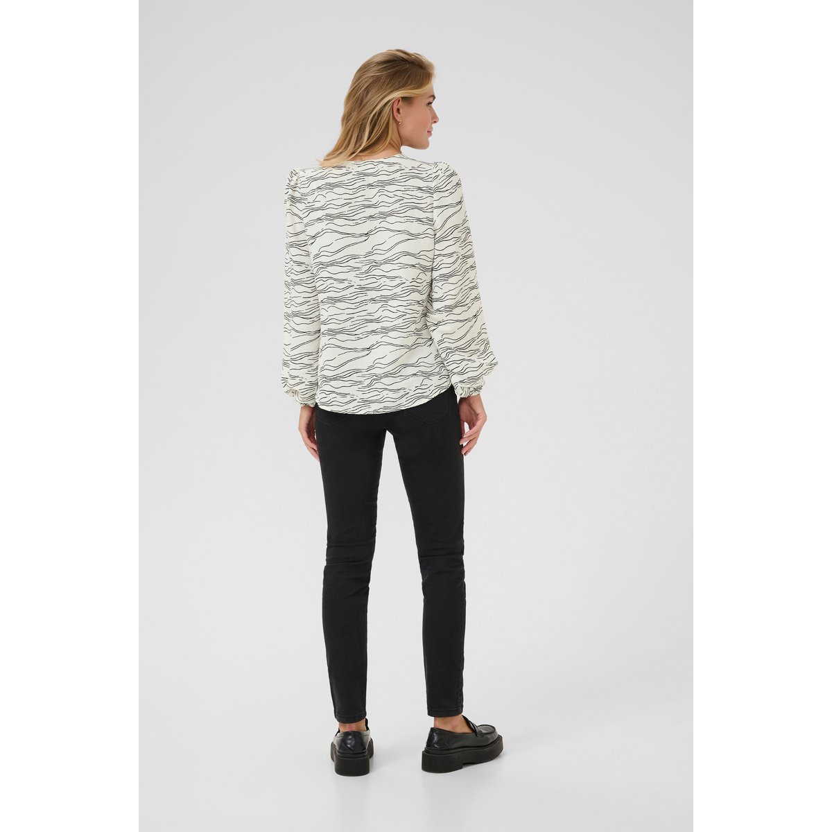 Blouse with long sleeve blanc noir graphique chalk w. black deep graphic, KAFFE