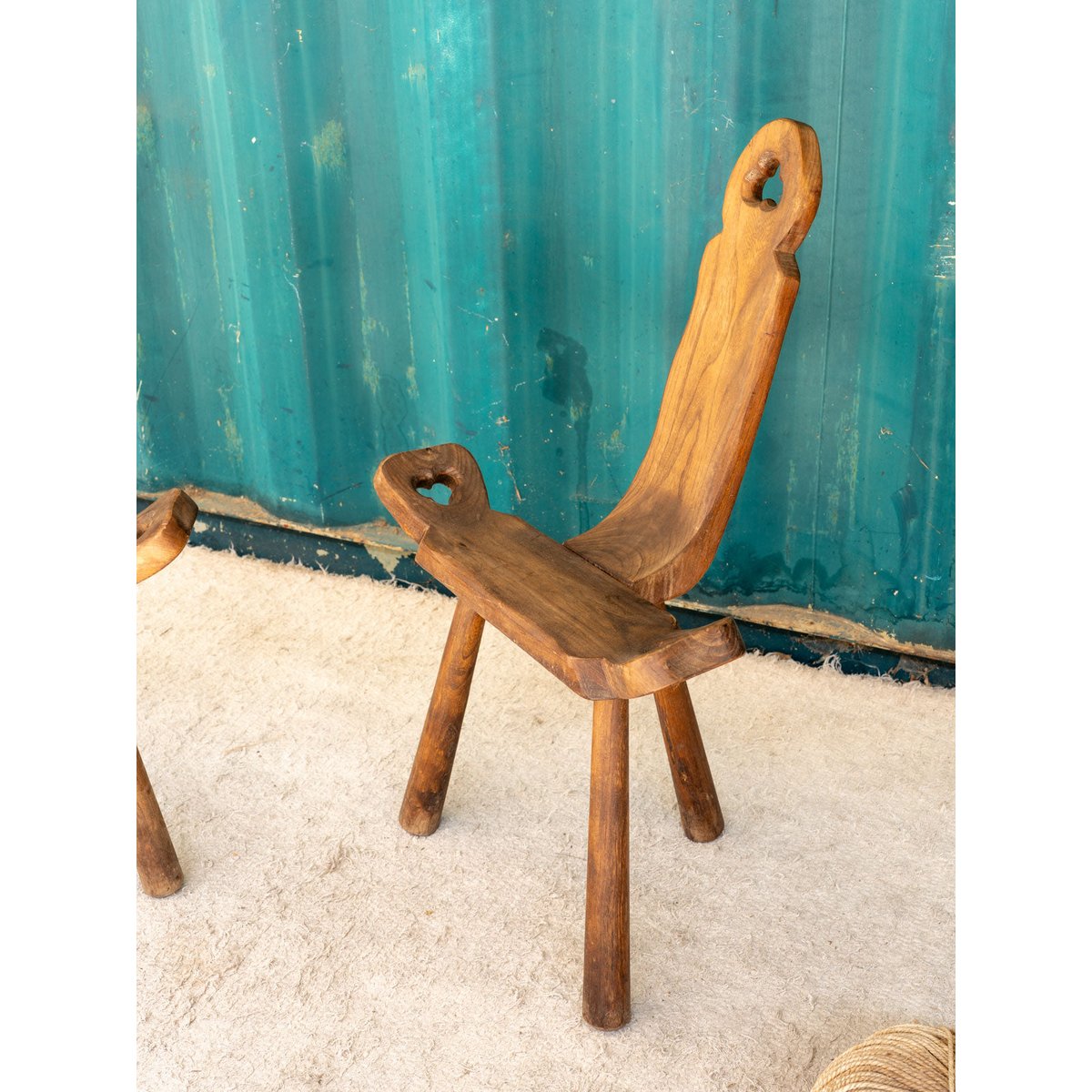 Paire de petites chaises en bois Claude N°1411 - Bon état bois foncé, DEBONGOUT