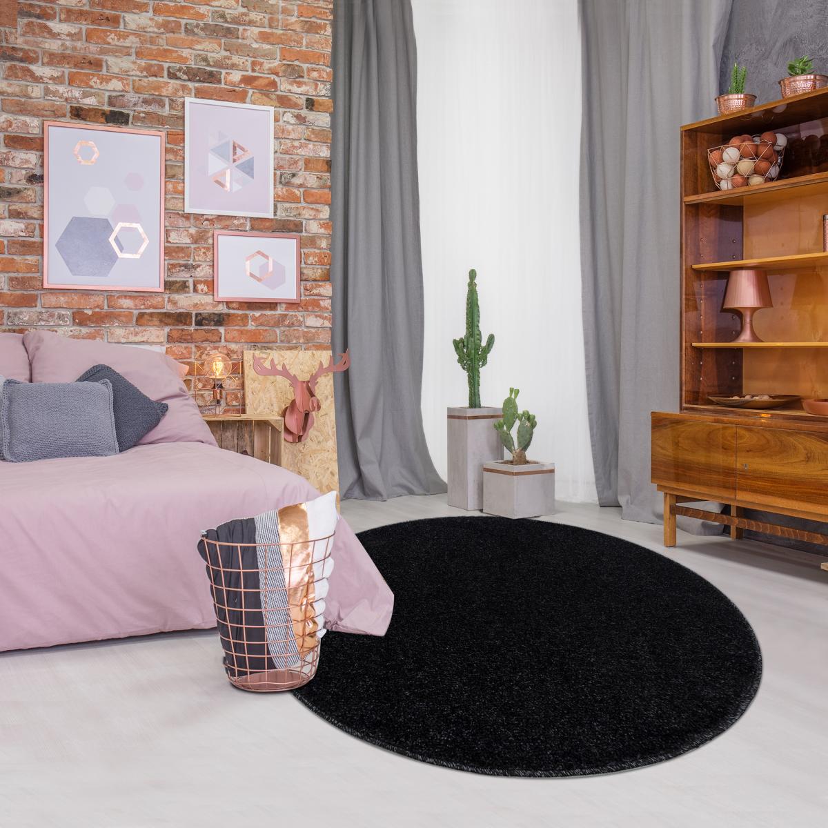 Tapis salon et chambre tissé motif uni SOULA anthracite, UN AMOUR DE TAPIS
