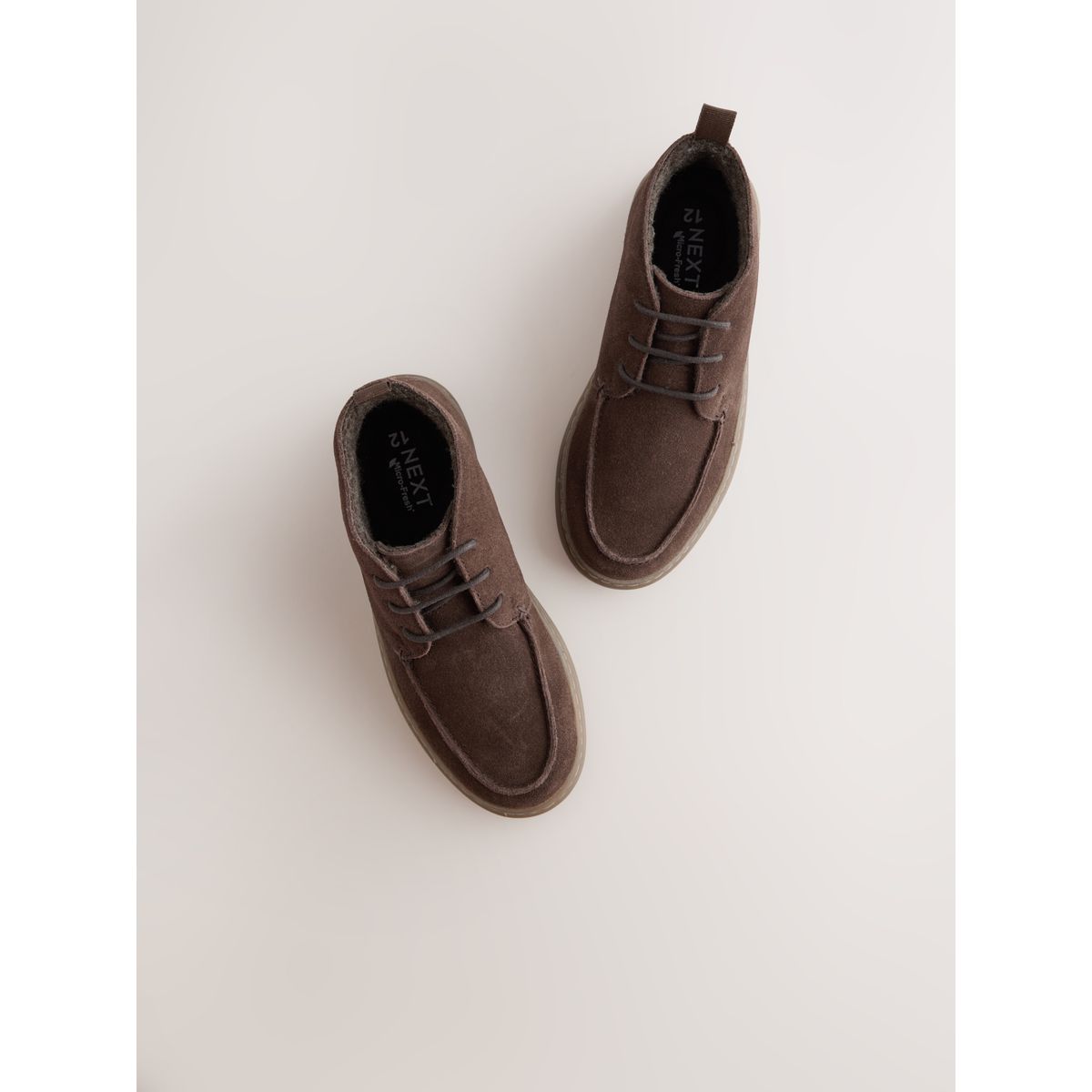 Chaussures à lacets avec plastron daim marron, NEXT