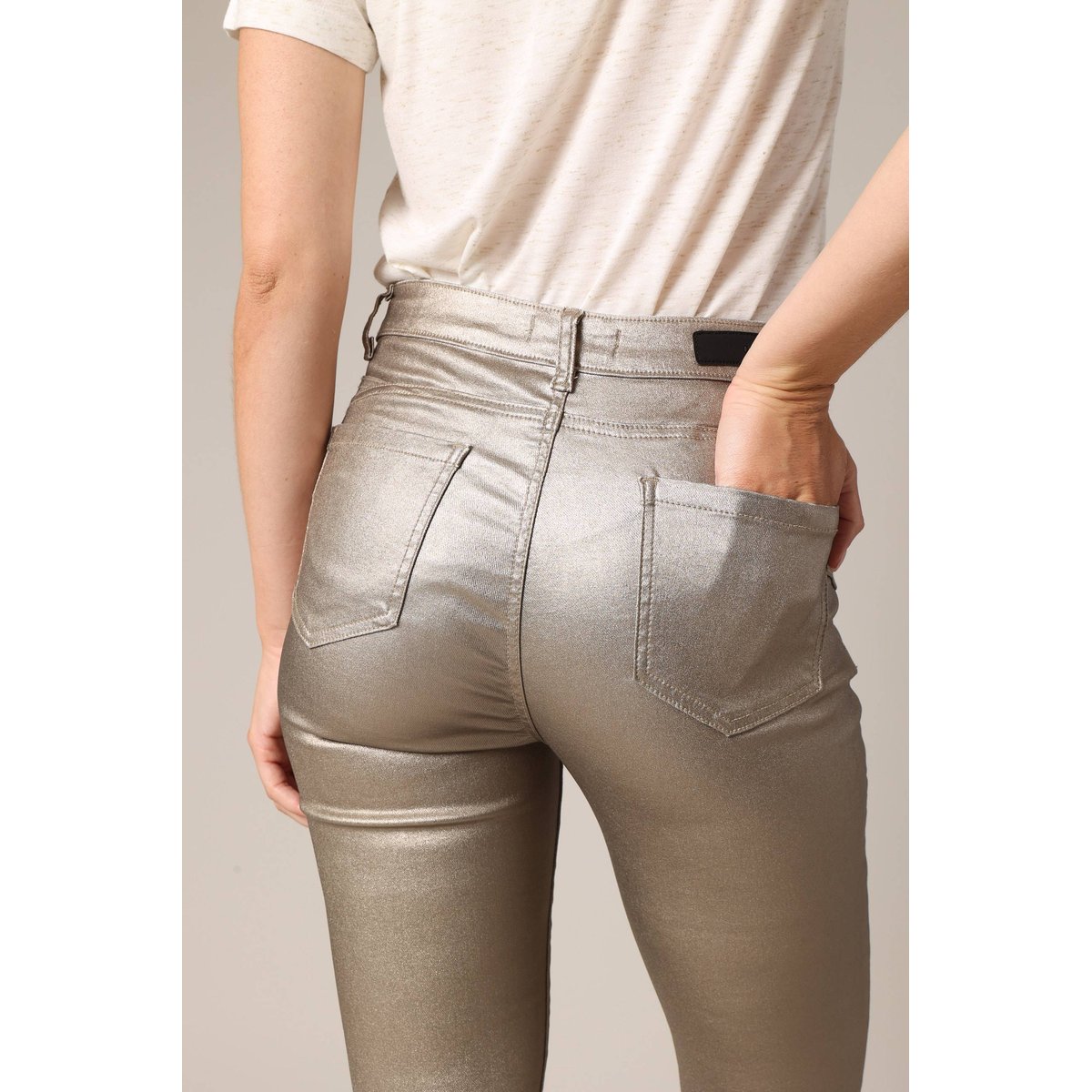 Pantalon slim taille haute, effet métallisé LYSIE light gold, DEELUXE