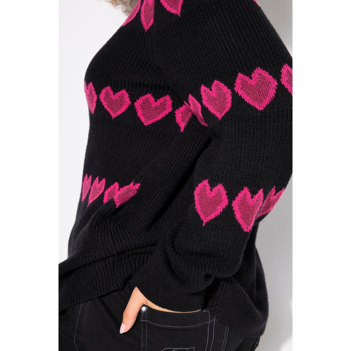 Pull avec cœurs, col en V et manches longues noir, ULLA POPKEN