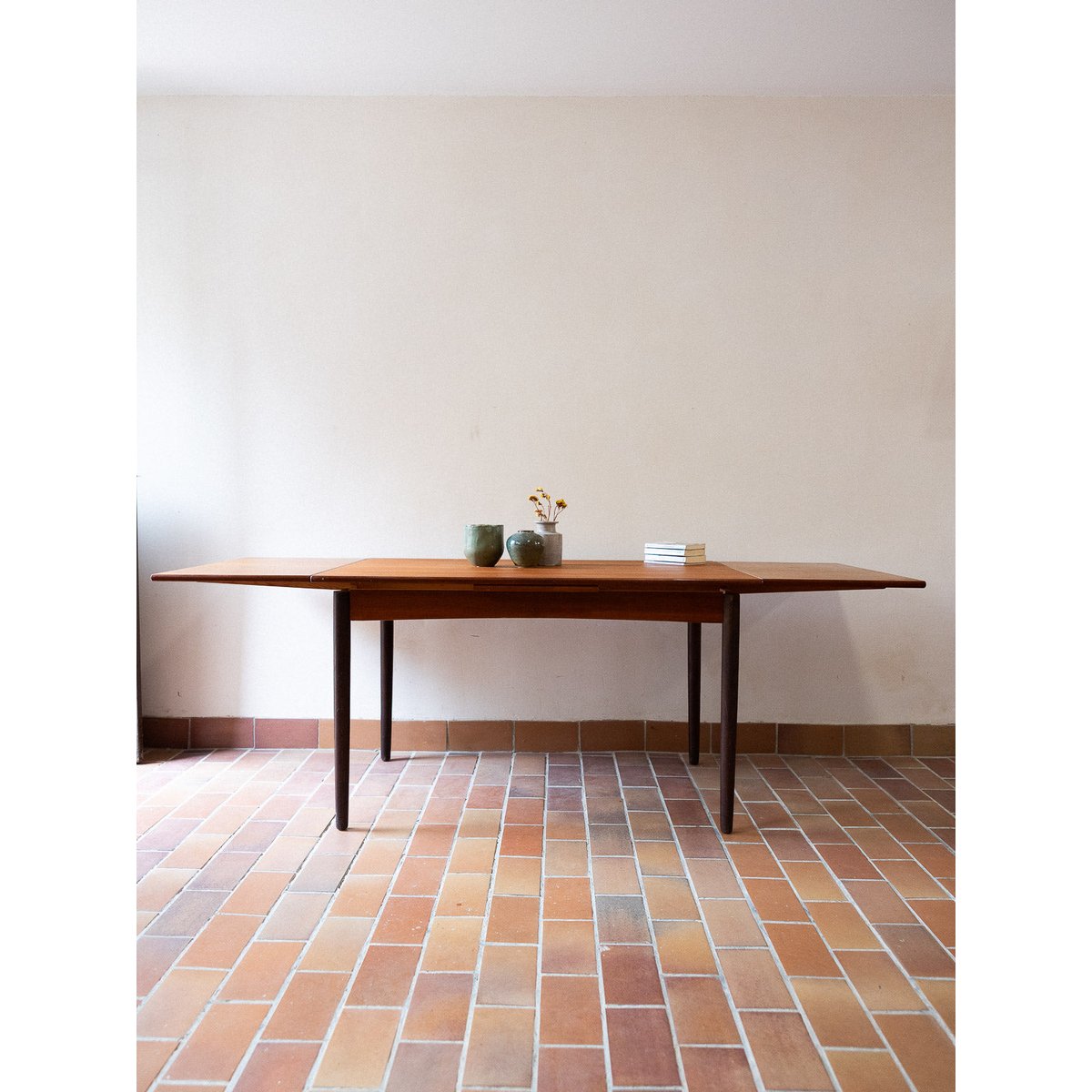 Table à manger en teck Karla N°1235 - Bon état marron, DEBONGOUT