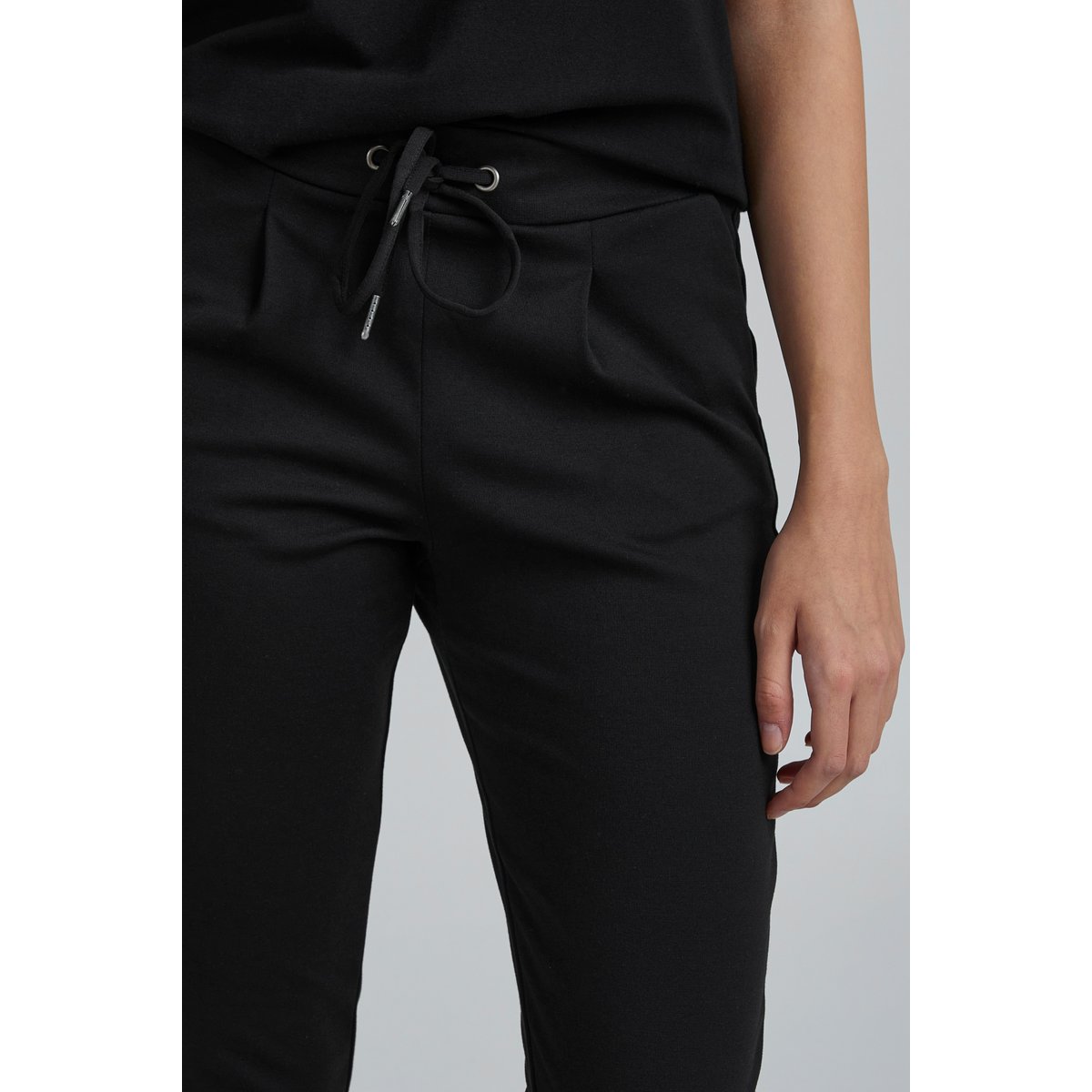 Pantalon coupe droite, longueur cheville, taille élastiquée noir, B.YOUNG