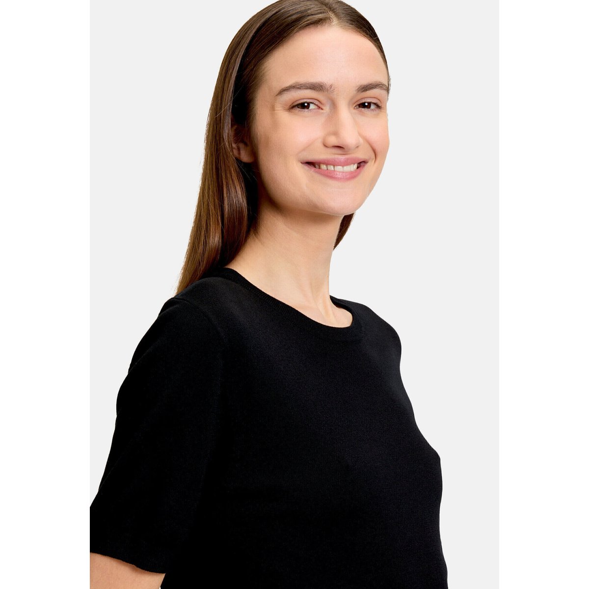 Pull-over en fine maille à encolure ronde noir, BETTY & CO