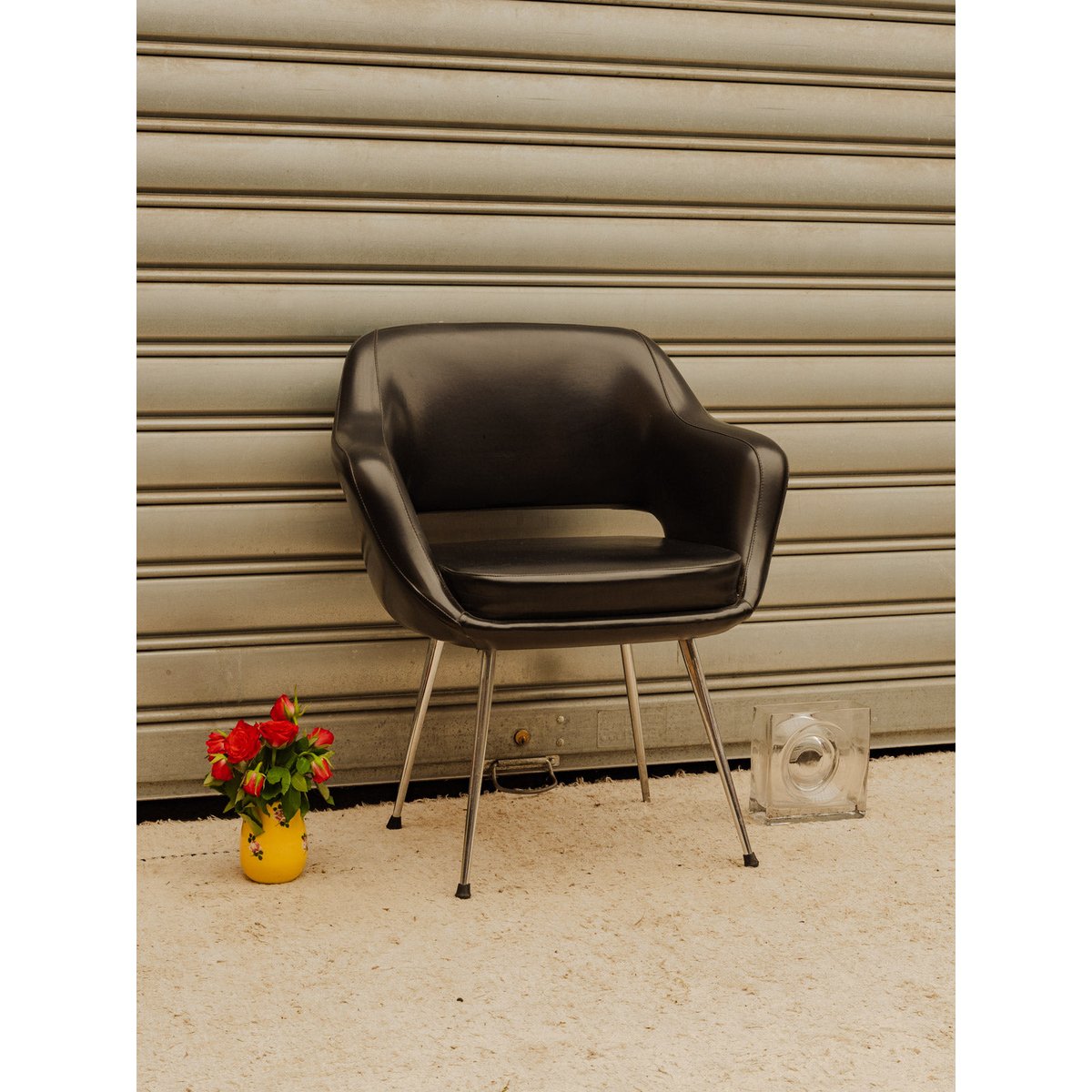 Fauteuil en cuir noir Jakob N°1446 - Bon état argenté, DEBONGOUT