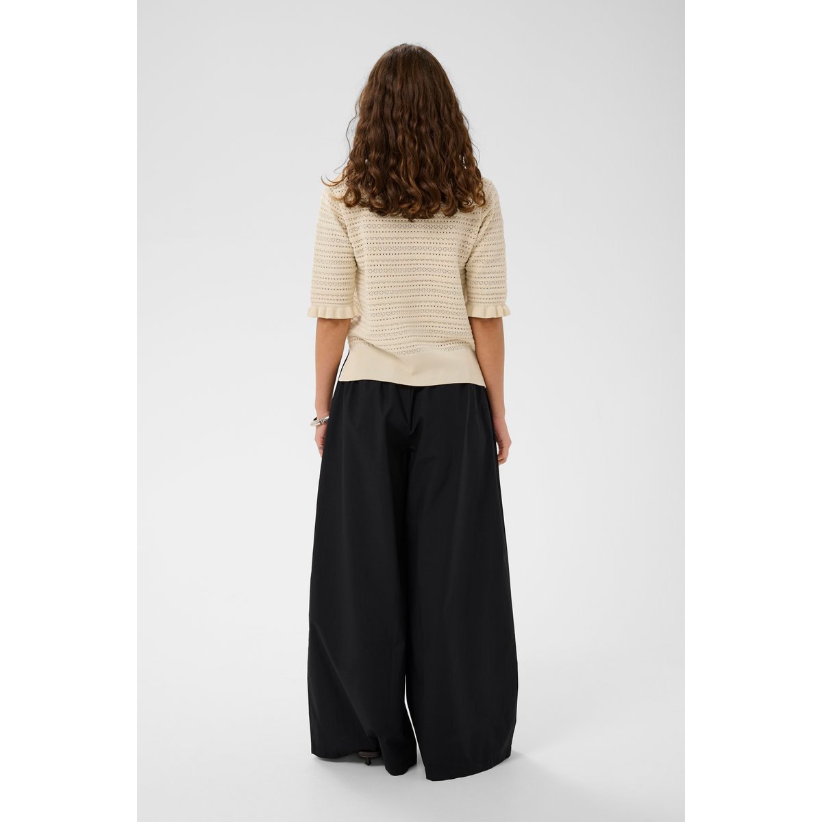 Pantalon casual noir, CULTURE
