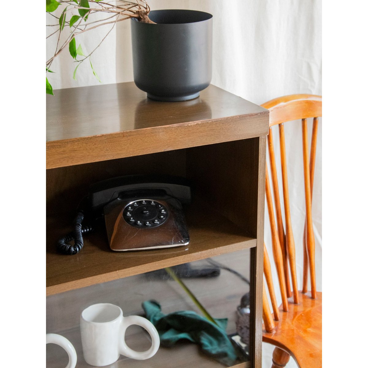 Vitrine en bois plaqué Victoria N°1303 - Bon état bois foncé, DEBONGOUT