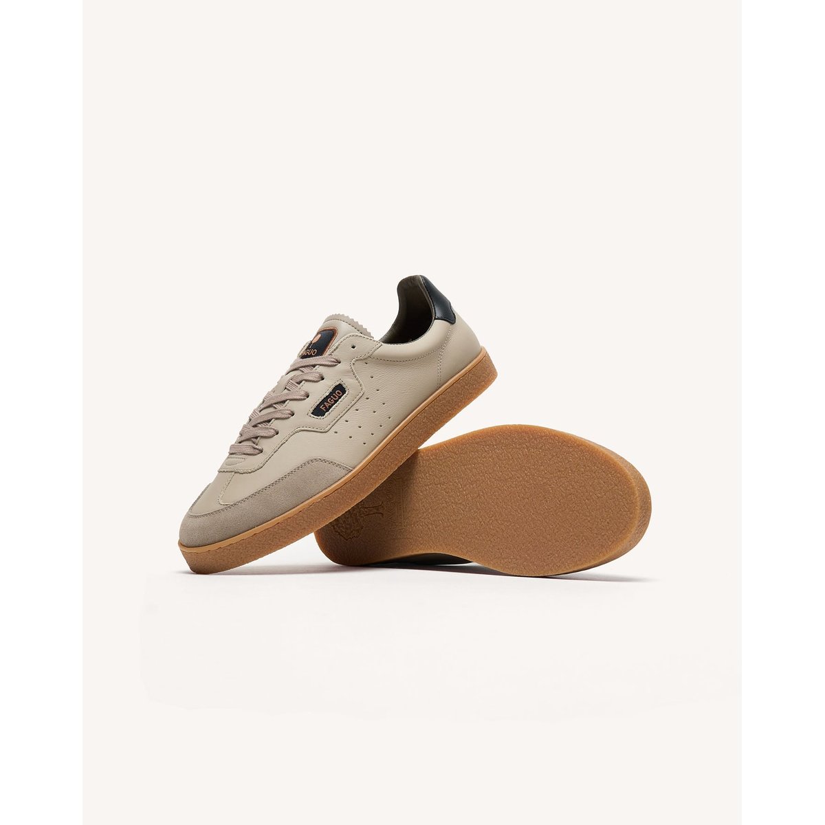 Baskets basses en cuir beige, FAGUO