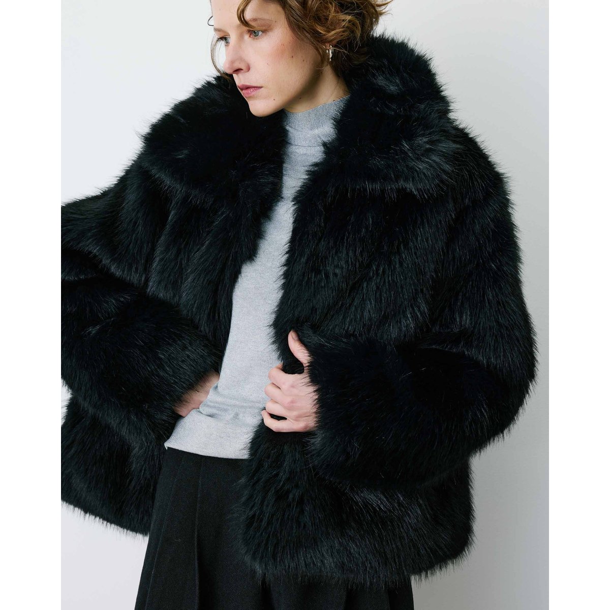 Manteau en Imitation fourrure col large noir Billie noir, GRACE & MILA