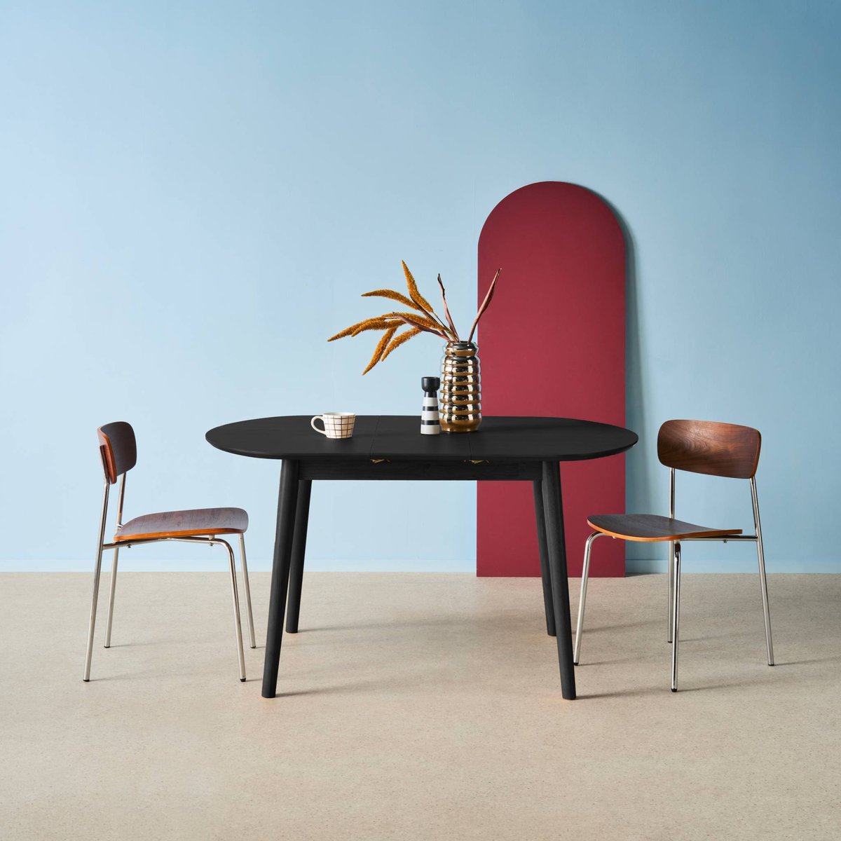 Table à manger ovale extensible bois d'hévéa et placage chêne 4-6 places LISA noir, SWEEEK